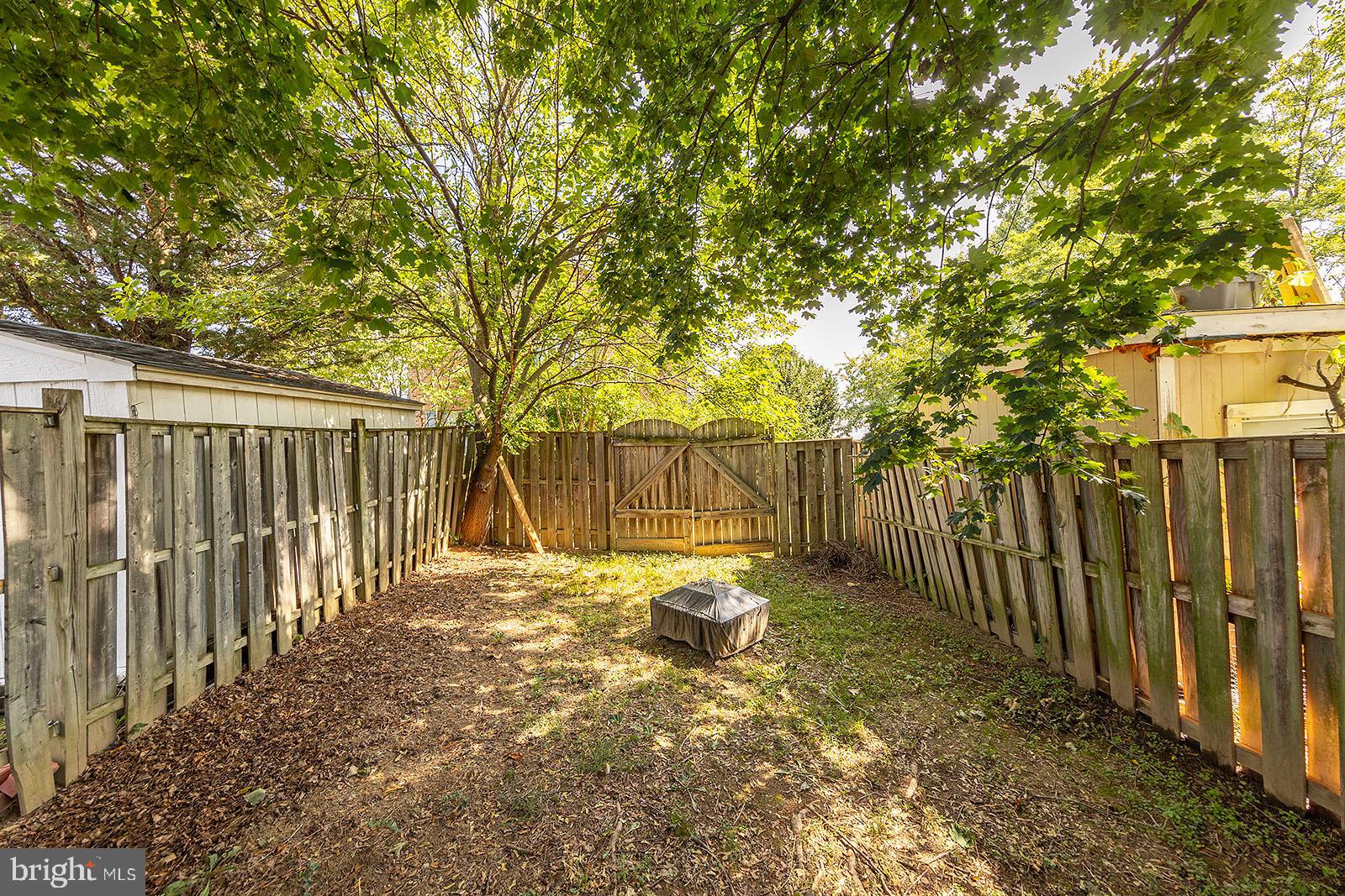 HUNTINGTON MEADOWS - Residential Lease