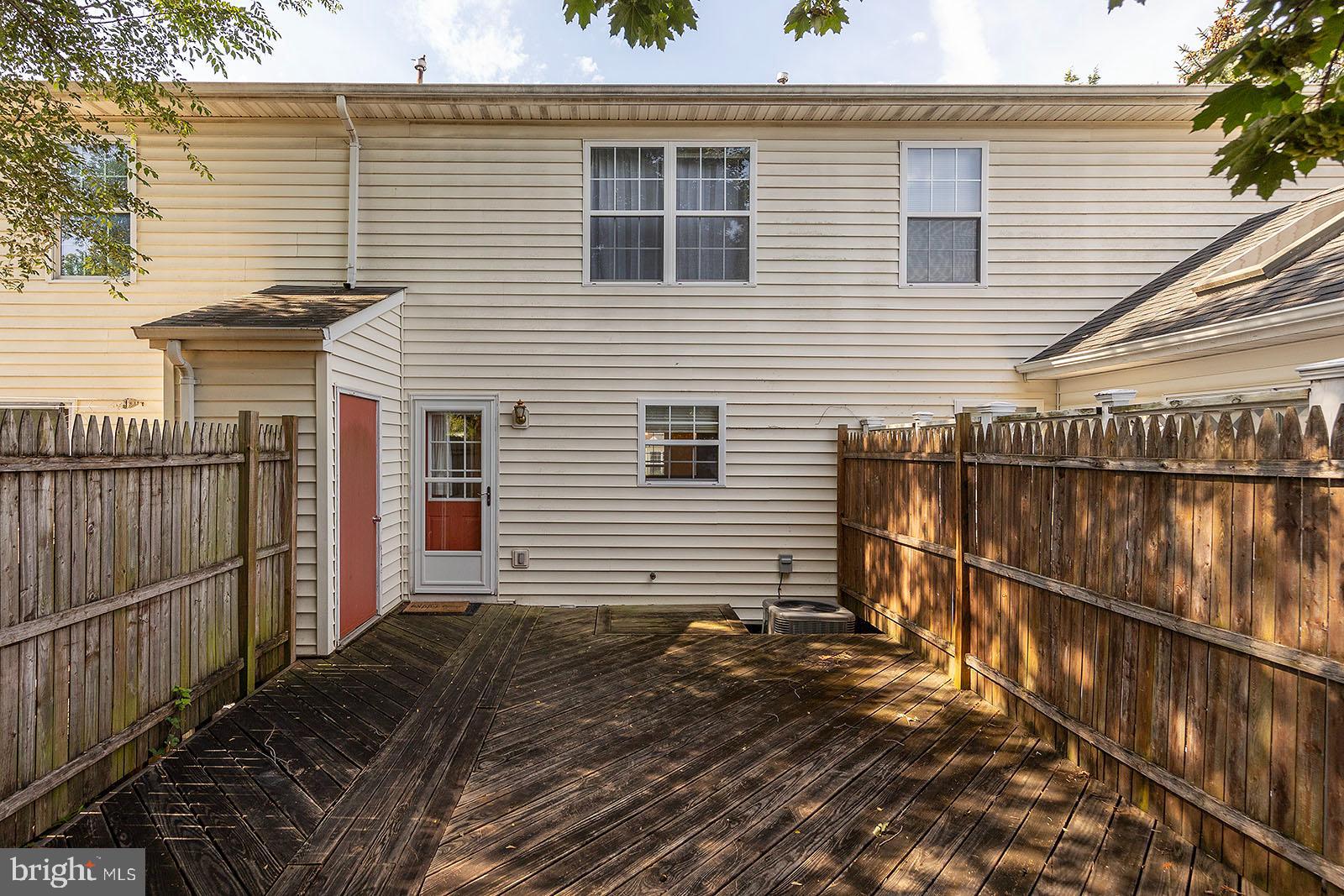 HUNTINGTON MEADOWS - Residential Lease