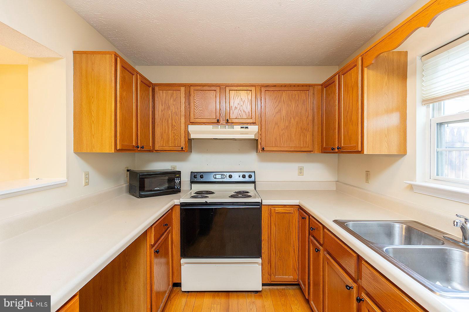 HUNTINGTON MEADOWS - Residential Lease