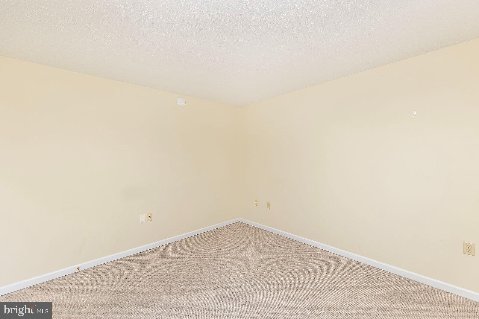 HUNTINGTON MEADOWS - Residential Lease