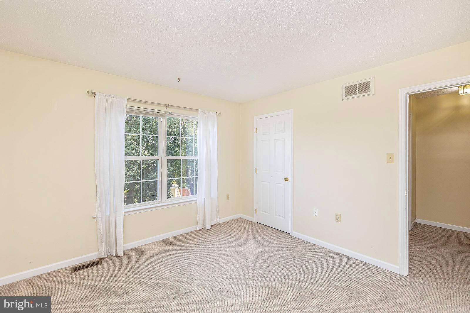 HUNTINGTON MEADOWS - Residential Lease