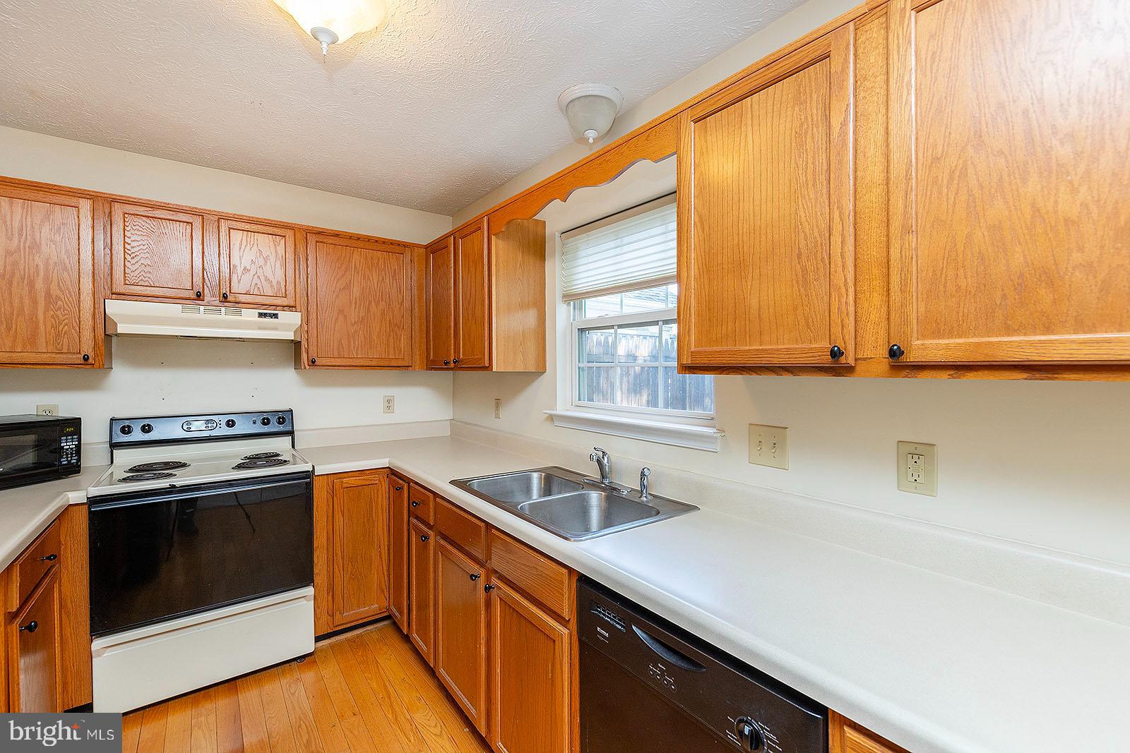 HUNTINGTON MEADOWS - Residential Lease