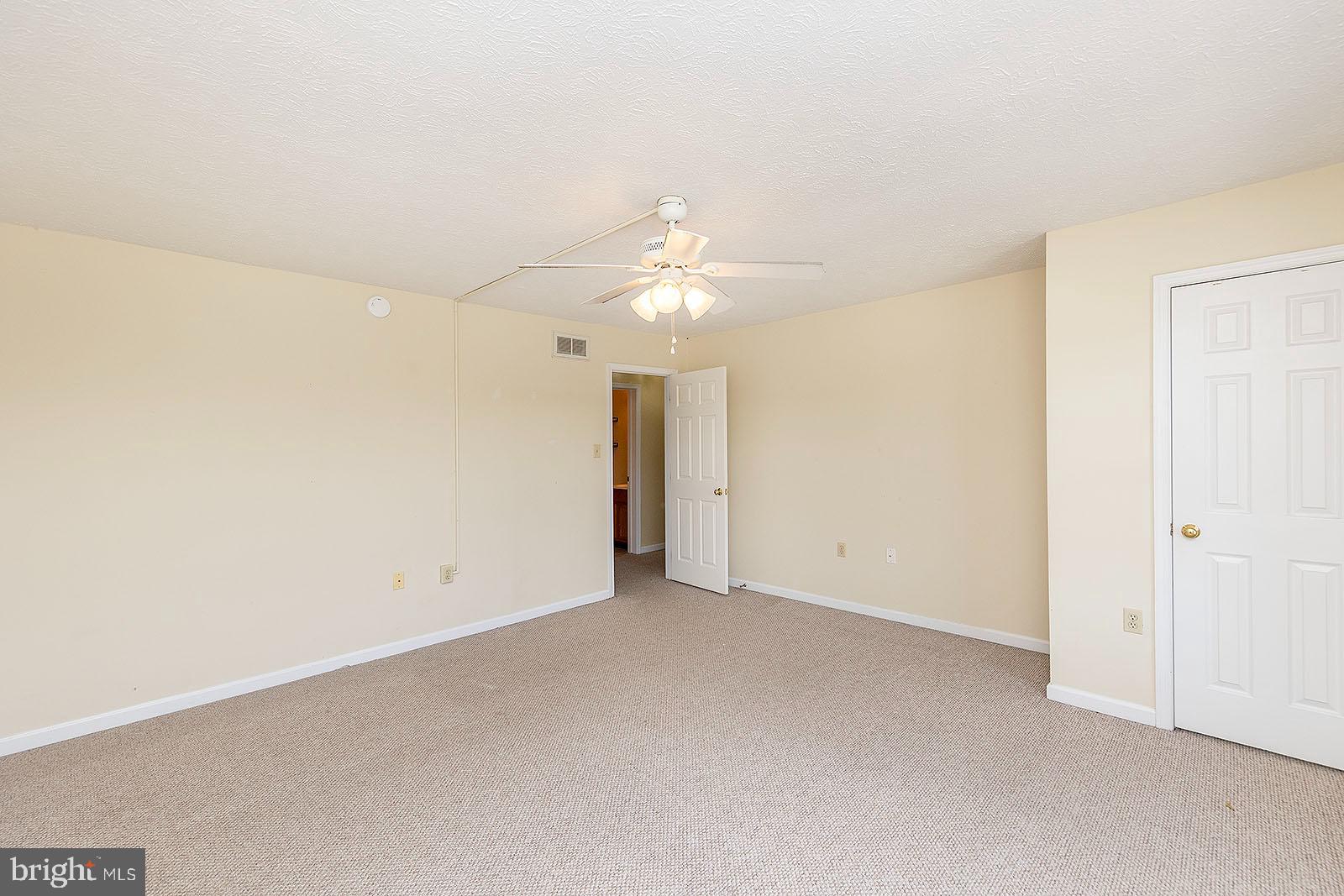 HUNTINGTON MEADOWS - Residential Lease