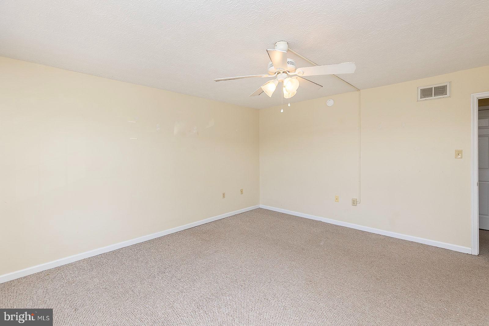 HUNTINGTON MEADOWS - Residential Lease