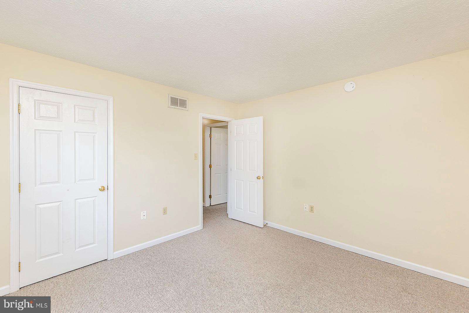 HUNTINGTON MEADOWS - Residential Lease