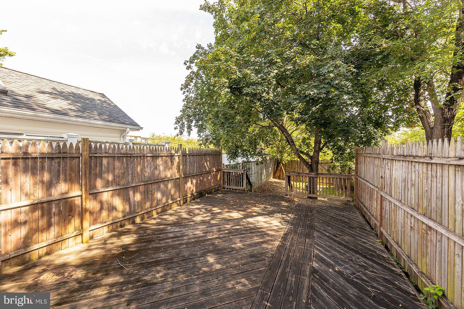 HUNTINGTON MEADOWS - Residential Lease