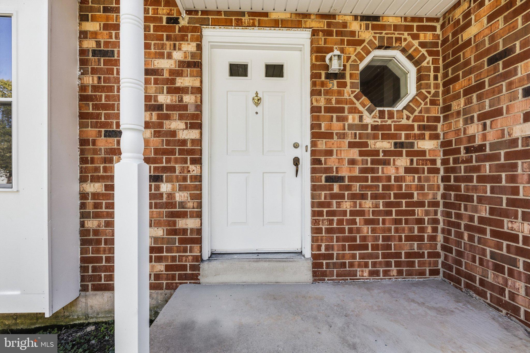5 FIRETHORN COURT