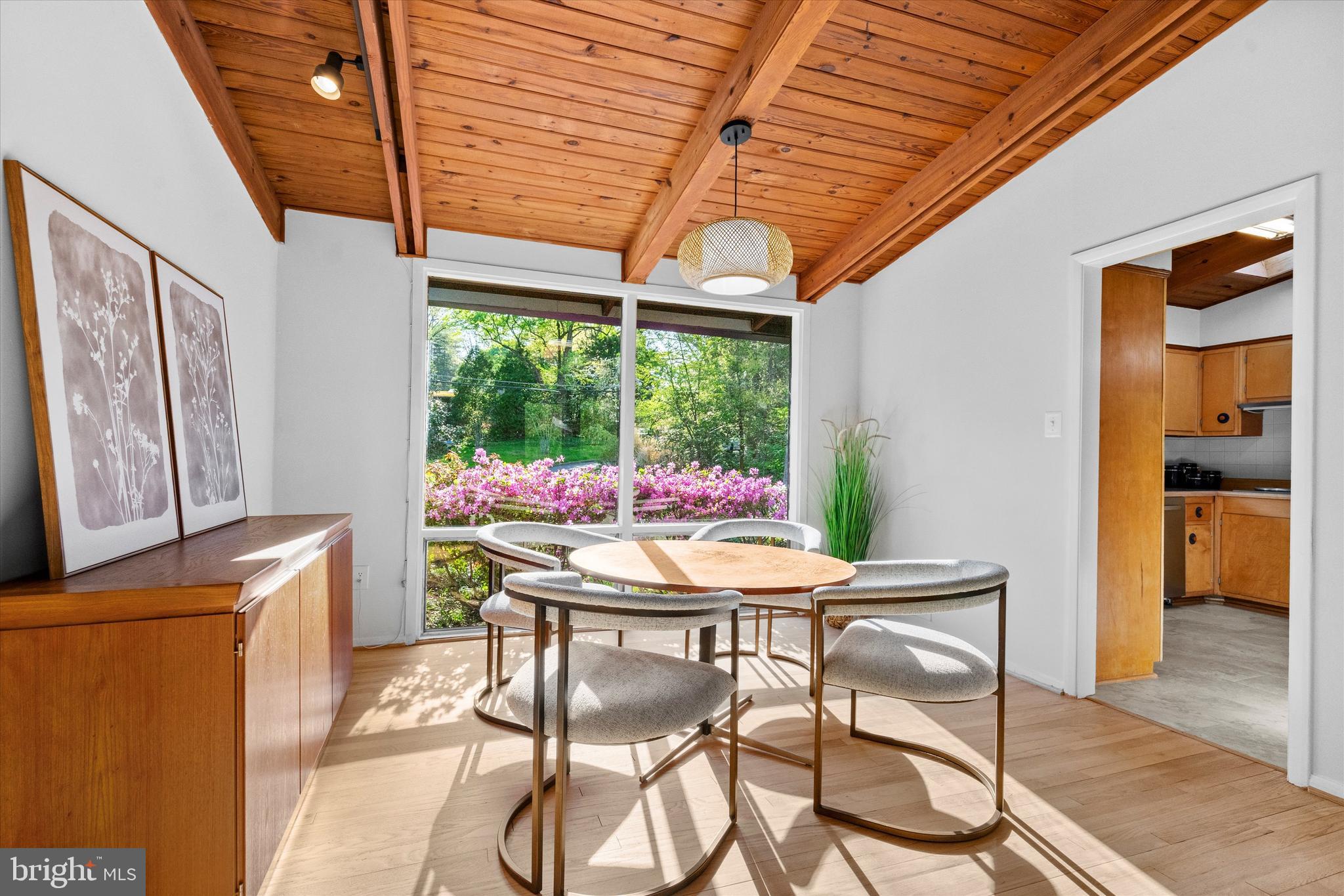 3415 SURREY LANE