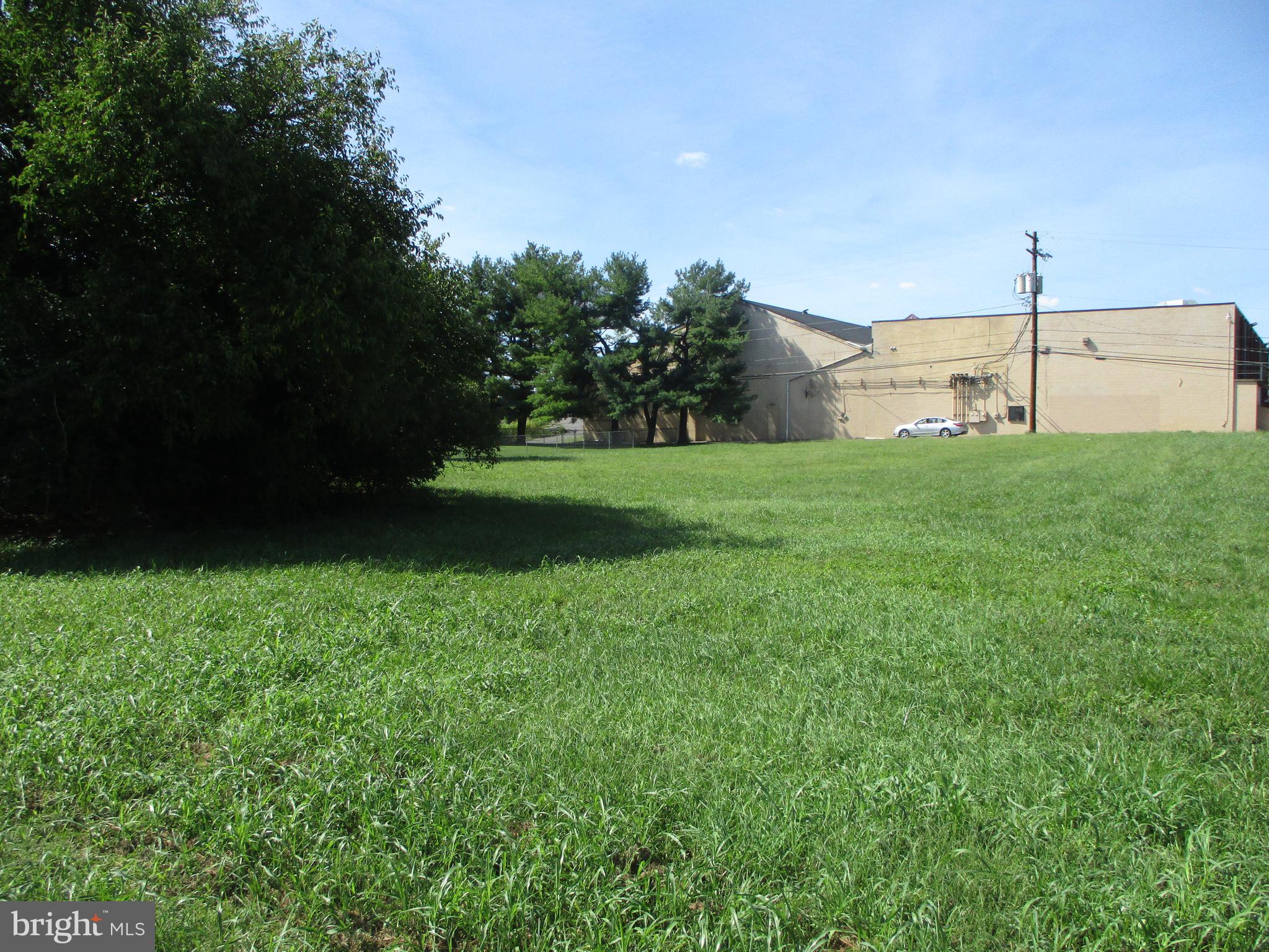 THIS PARCEL CONSISTS OF SIX (6) SEPARATELY DEEDED DUPLEXES (3 BUILDINGS) LOCATED WITHIN MINUTES OF THE MERITUS HOSPITAL AND NEW MEDICAL SCHOOL. LOCATED IN WASHINGTON COUNTY, MARYLAND- THIS PARCEL IS MINUTES FROM RTS 40/70/81. SOME APPROVED BUILDING PLANS ARE AVAILABLE FOR REVIEW/ UPDATING AND RESUBMISSION TO THE COUNTY. THERE ARE NOT A LOT OF SMALL PARCELS AVAILABLE IN THE COUNTY WITH WATER/ SEWER AVAILABLE. THIS SITE IS LOCATED IN THE RIGHT AREA, AT THE RIGHT PRICE.