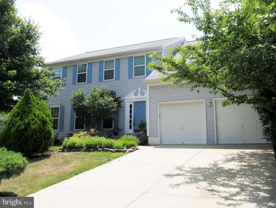 Diamond in the rough. Priced below market value for neighborhood.  Granite counter tops & center island open to large, light filled, two story, family room w/ fireplace, skylights, ceiling fan & upstairs loft area.  Over 1700 sq ft unfin bsmt w/ 3pc bath rough in.  Master bedroom w/ vaulted ceiling, master bath w/ dual sinks, sep shower & large soaking tub. $5000 carpet escrow offered by seller.