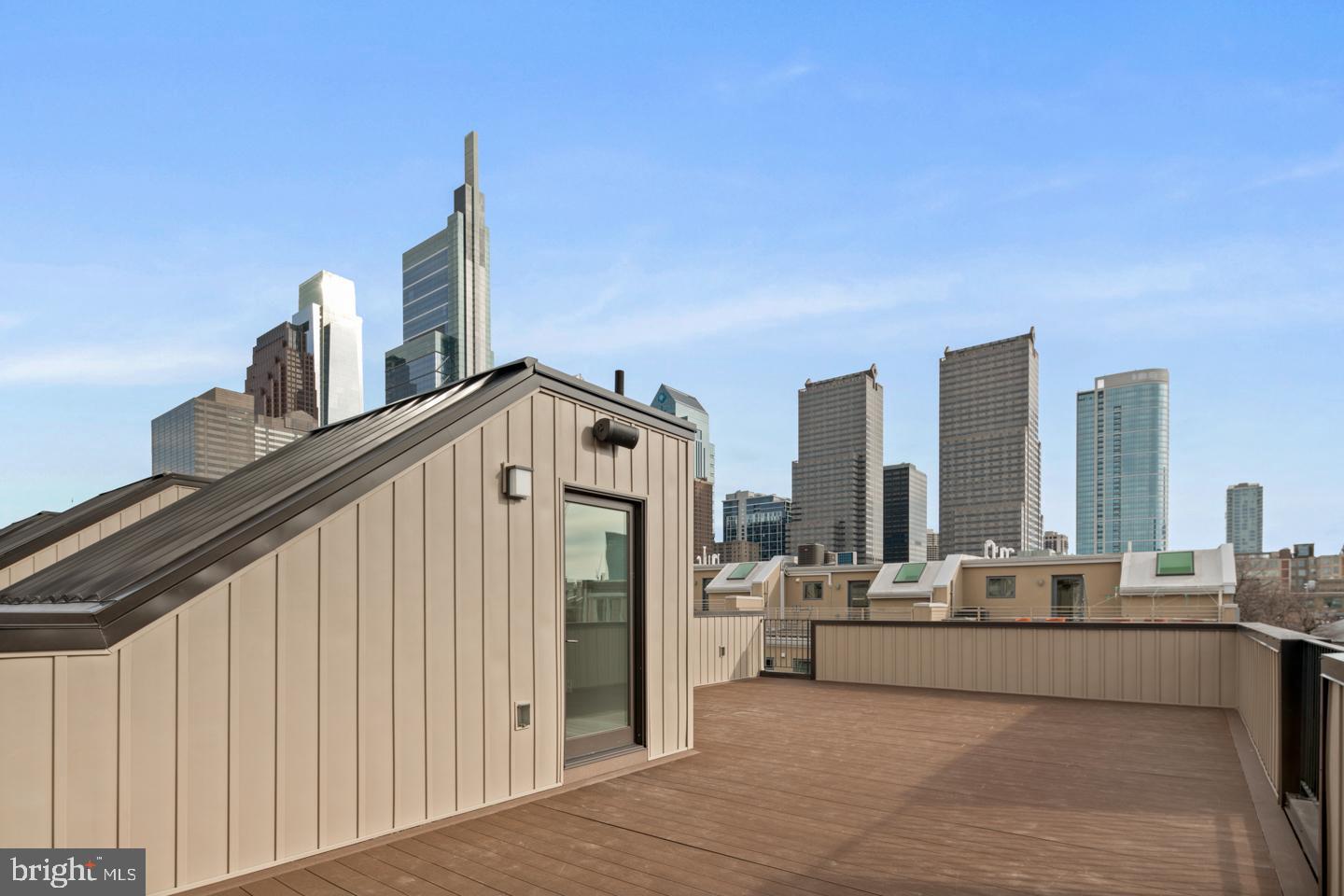 LOGAN SQUARE - Residential