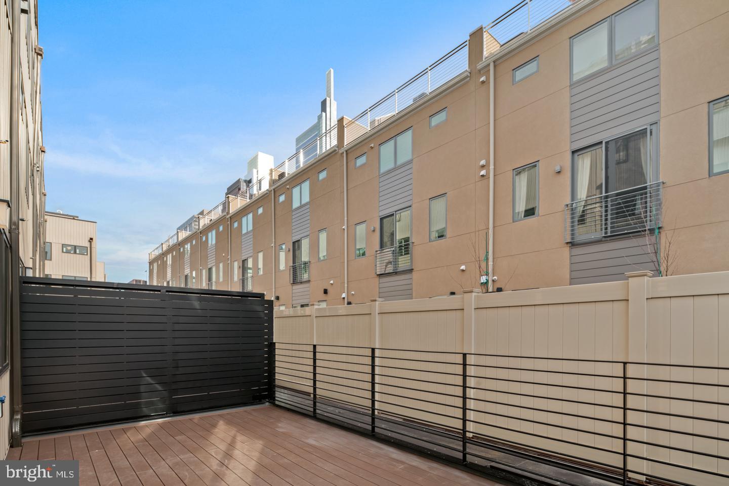 LOGAN SQUARE - Residential