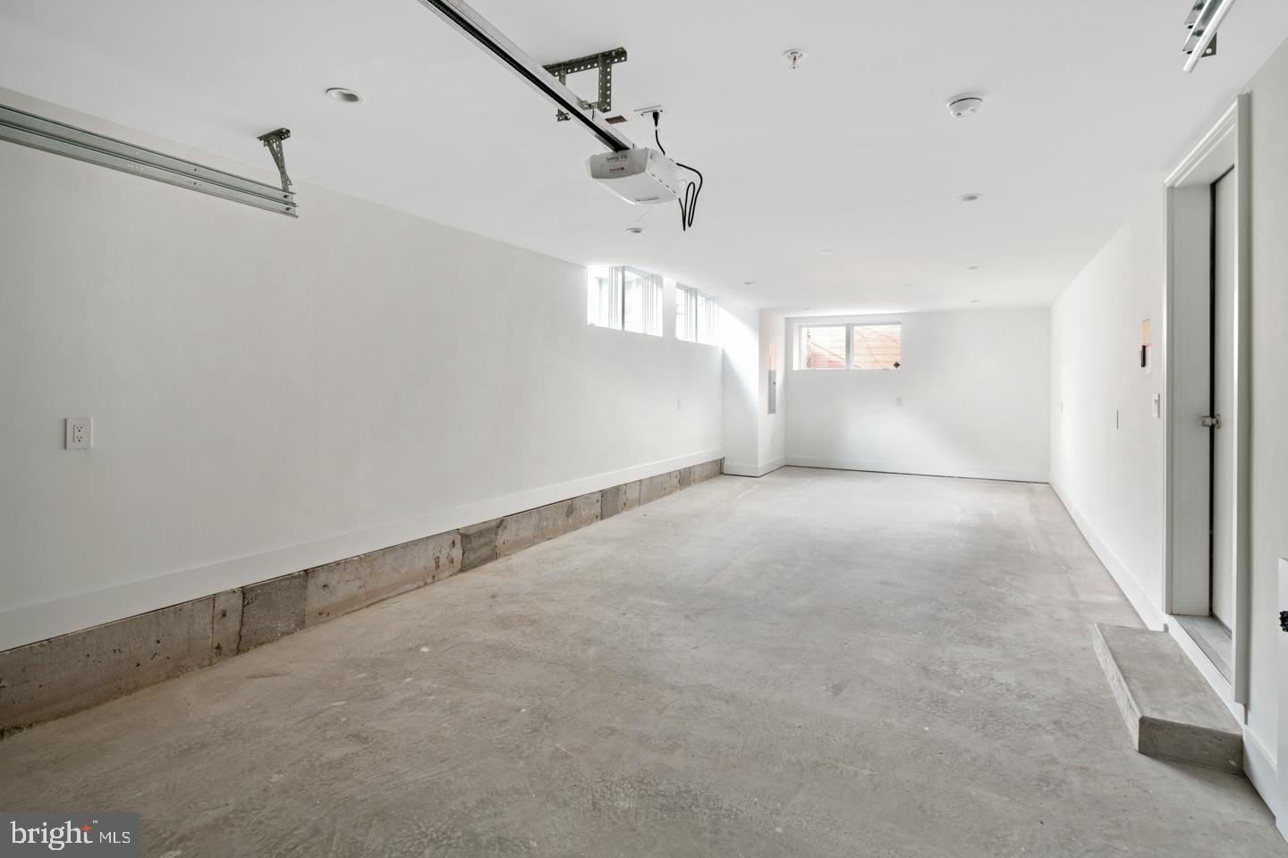 LOGAN SQUARE - Residential