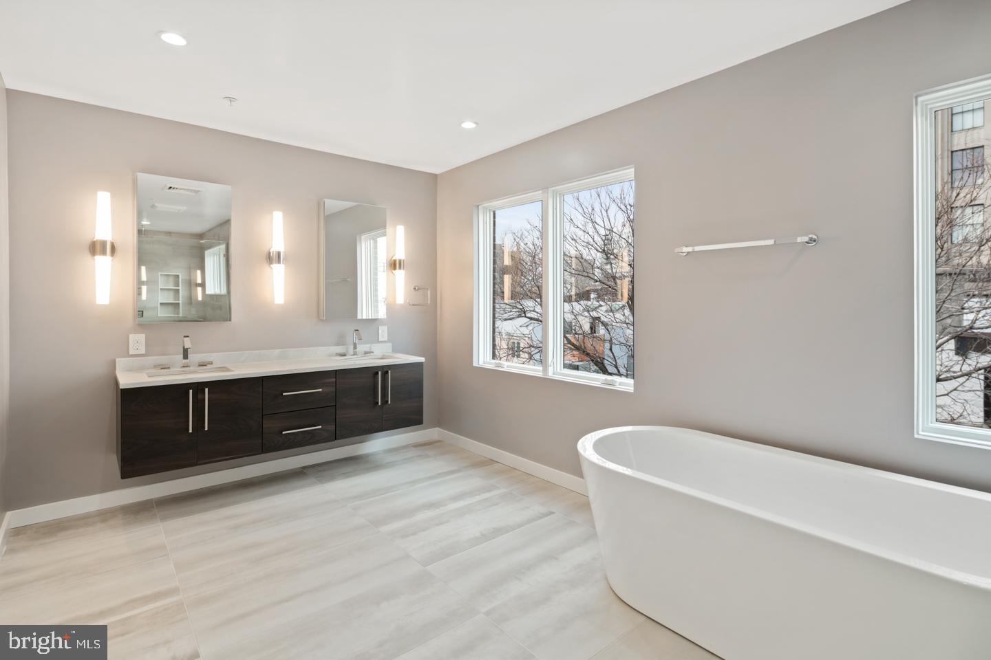 LOGAN SQUARE - Residential