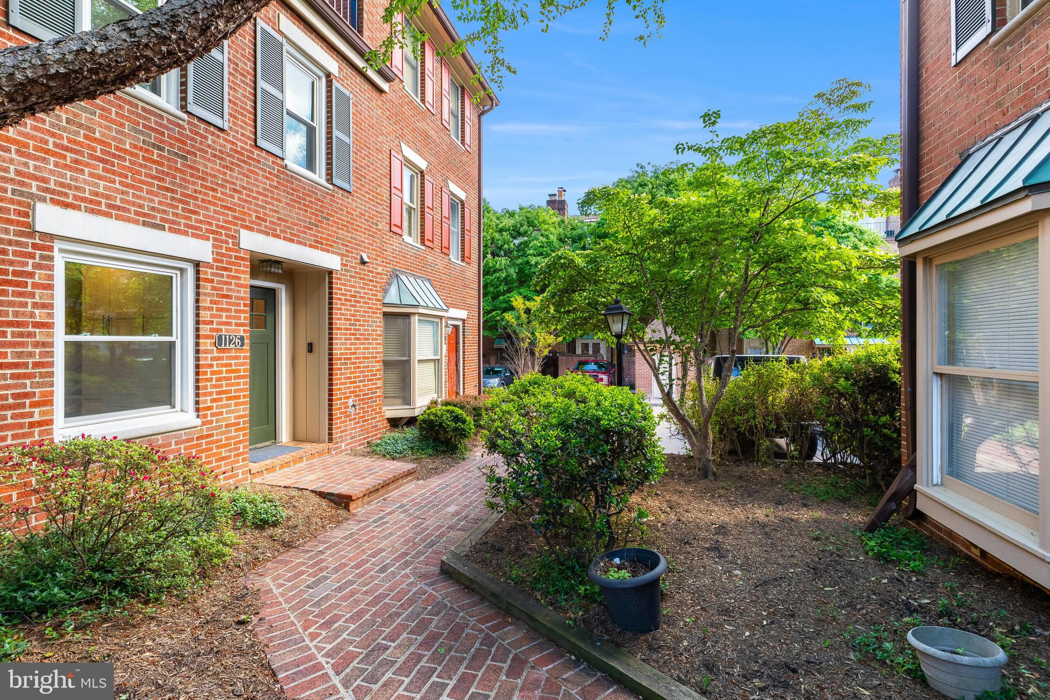 1126 N TAYLOR STREET 1