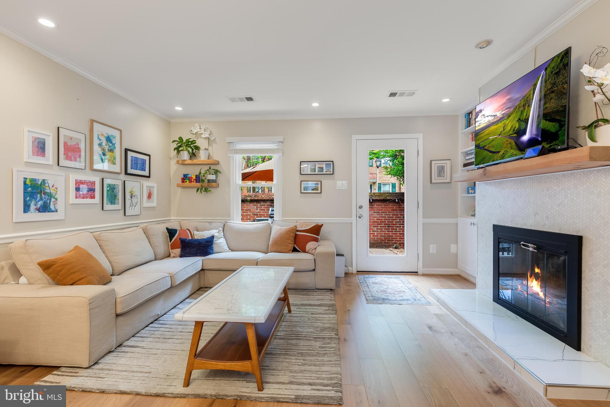 1126 N TAYLOR STREET 1