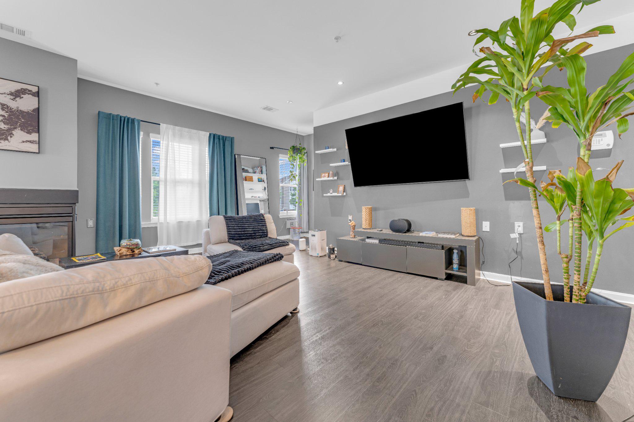 WINDSOR CROSSING - Residential