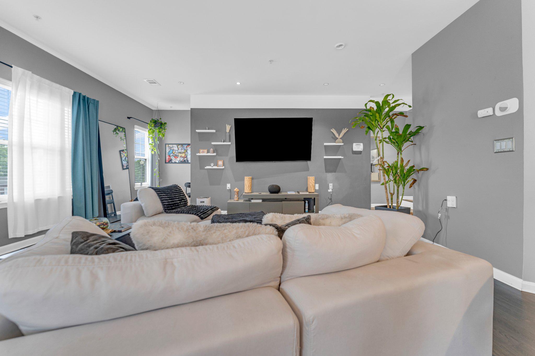 WINDSOR CROSSING - Residential