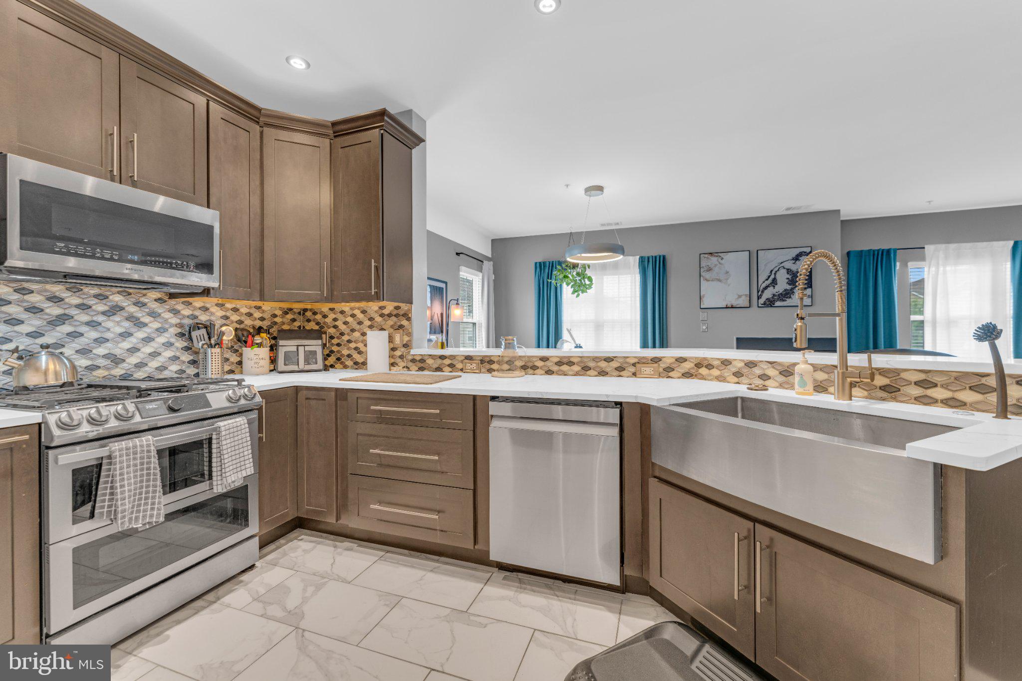 WINDSOR CROSSING - Residential
