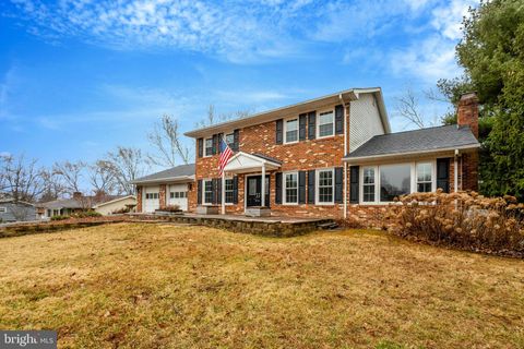 Photo of 6521 Lancaster Drive, WARRENTON, VA 20187 (MLS # VAFQ2020448)