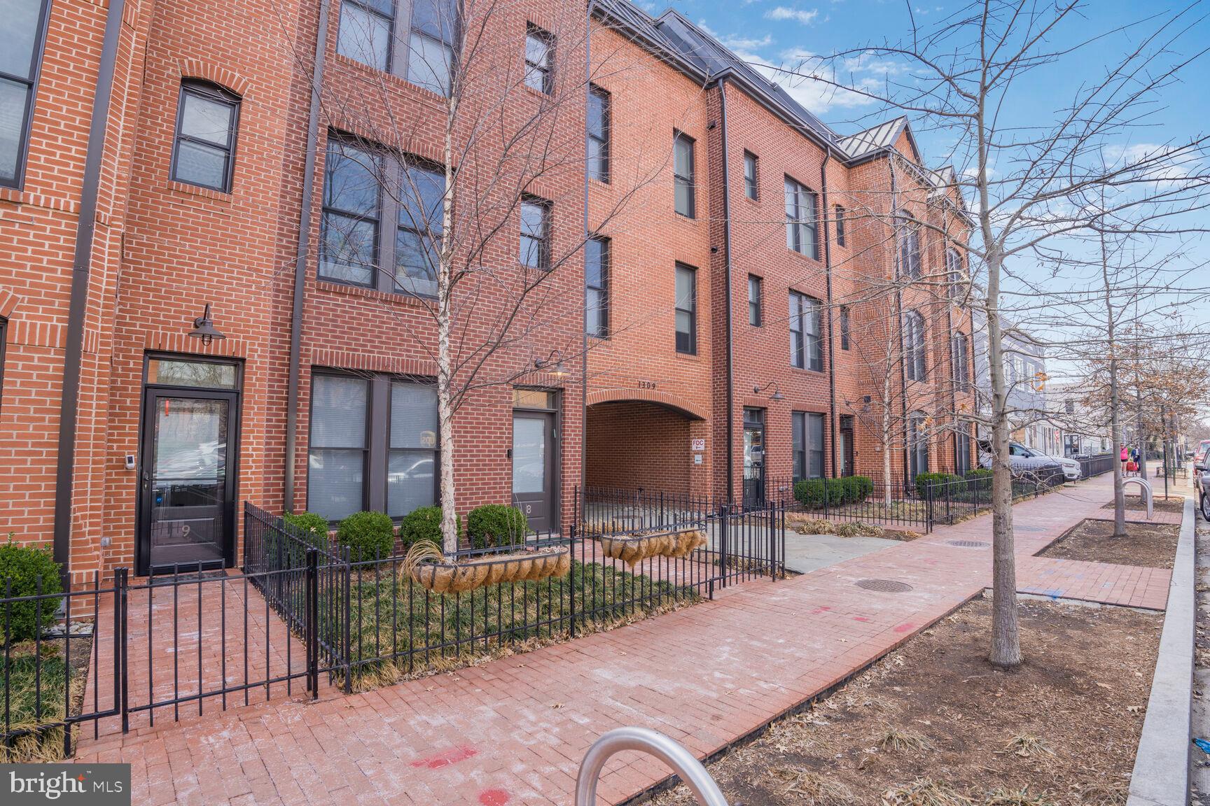 1309 E STREET SE 35