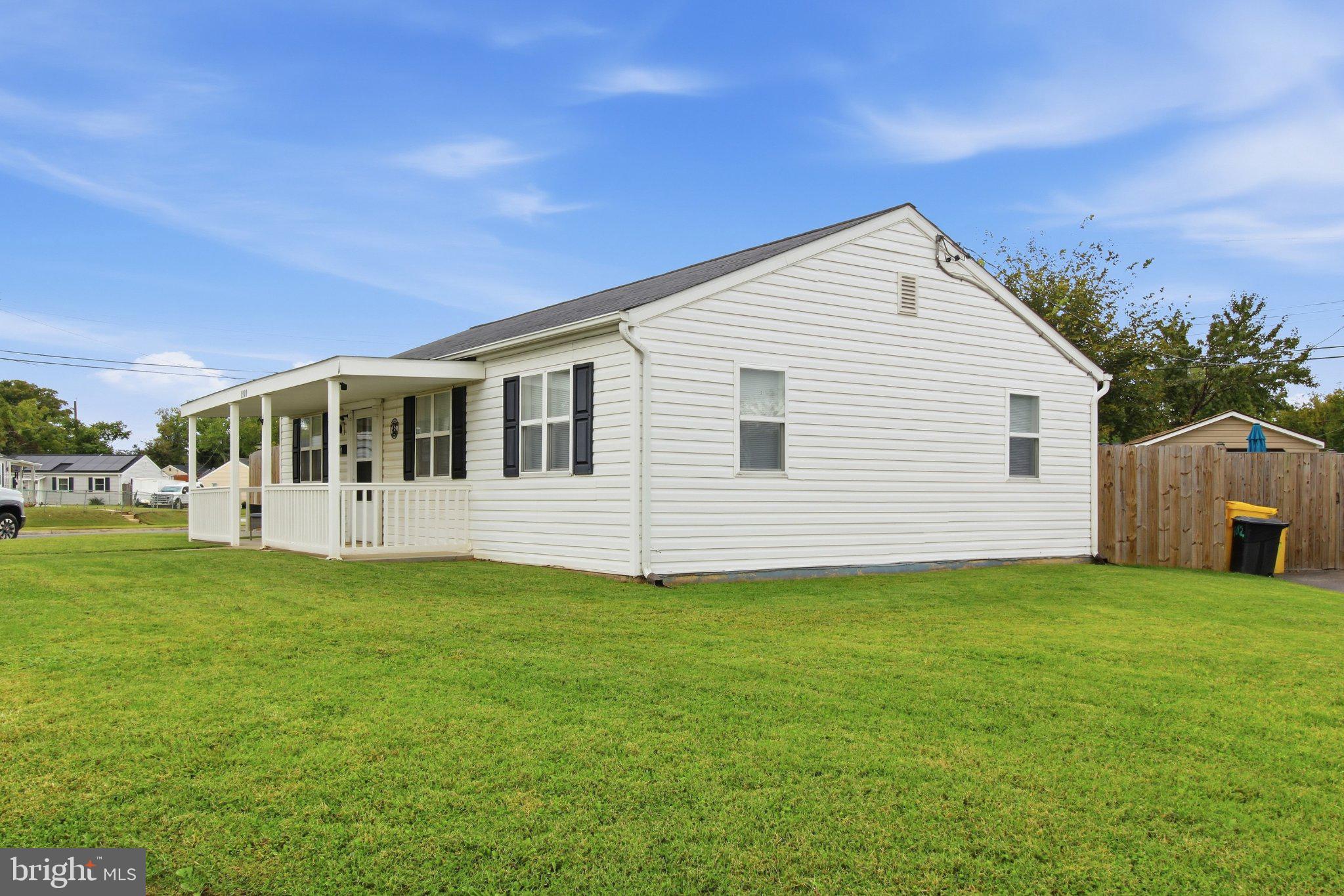 1900 MALTRAVERS ROAD