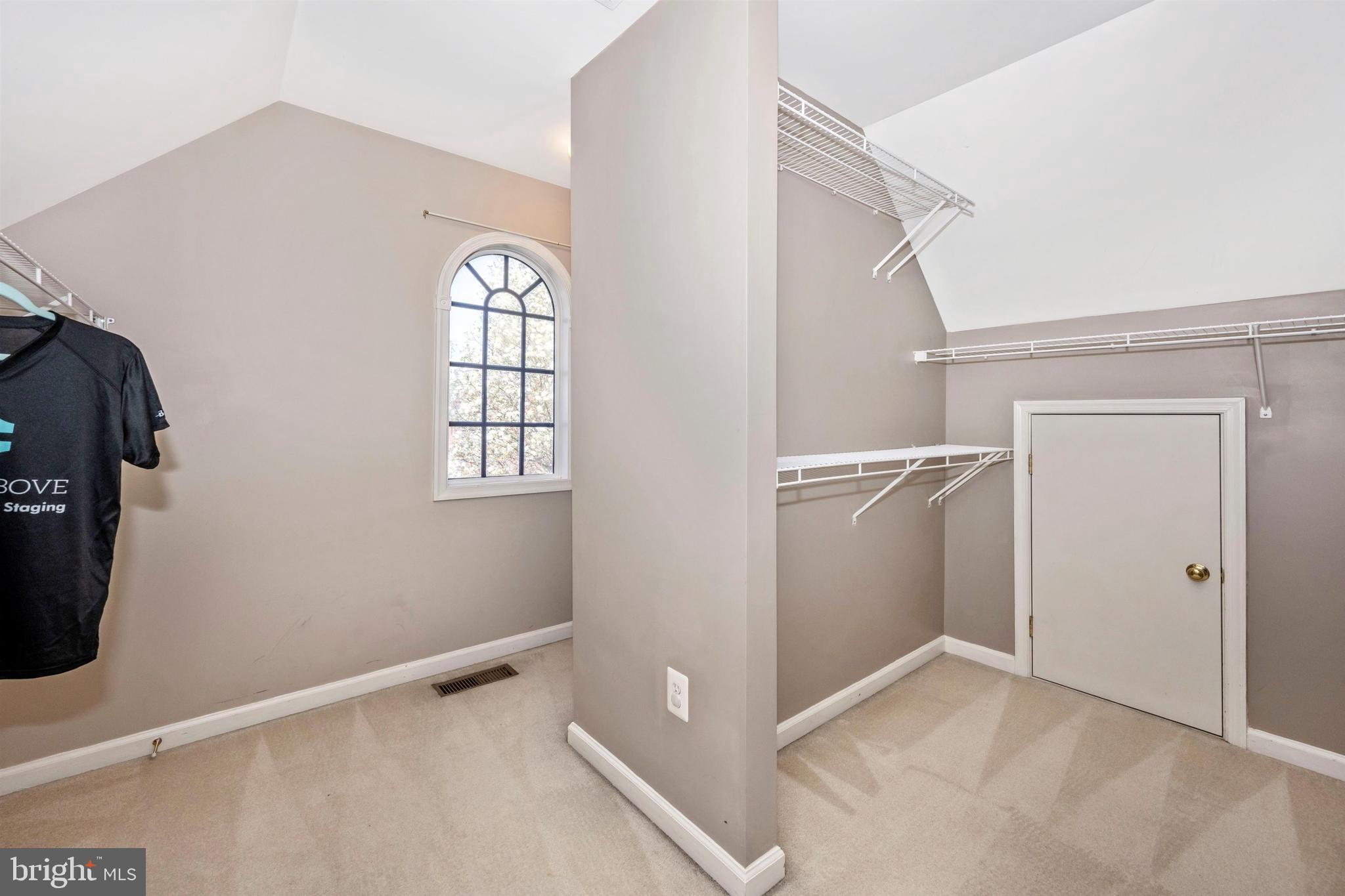 GALYN MANOR - Residential