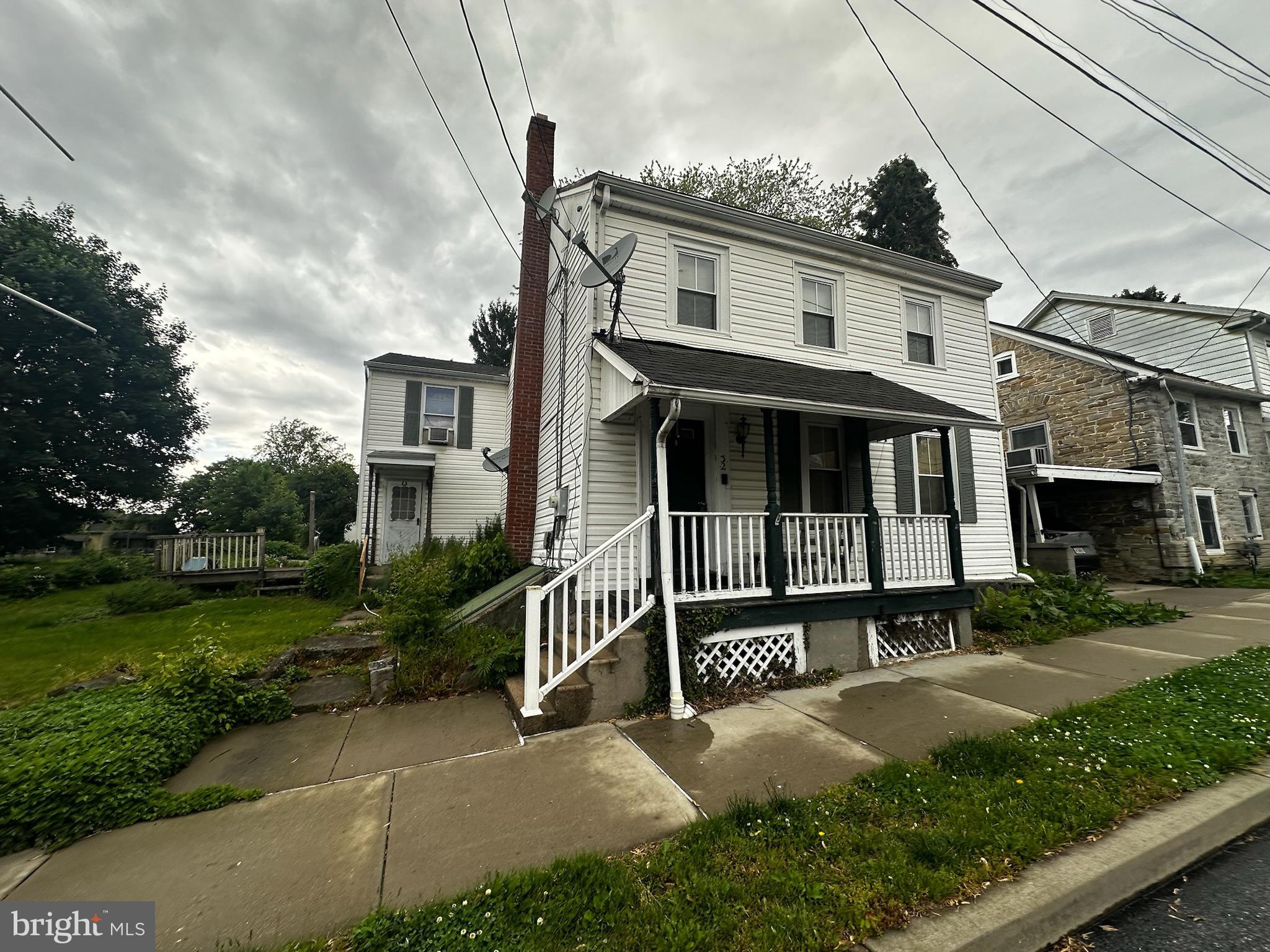 32 E HIGH STREET