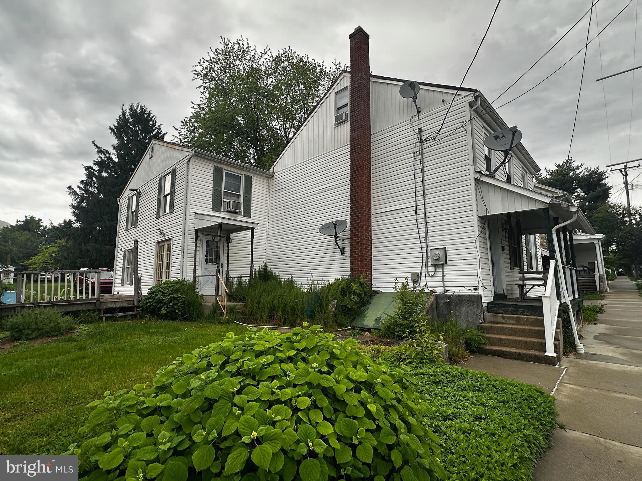32 E HIGH STREET