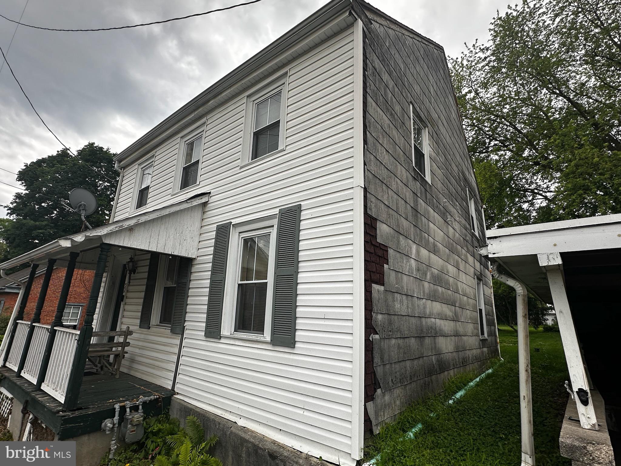 32 E HIGH STREET