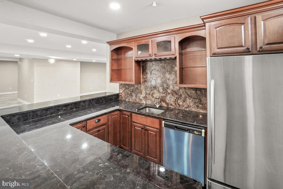 THE WARFIELDS II - Residential