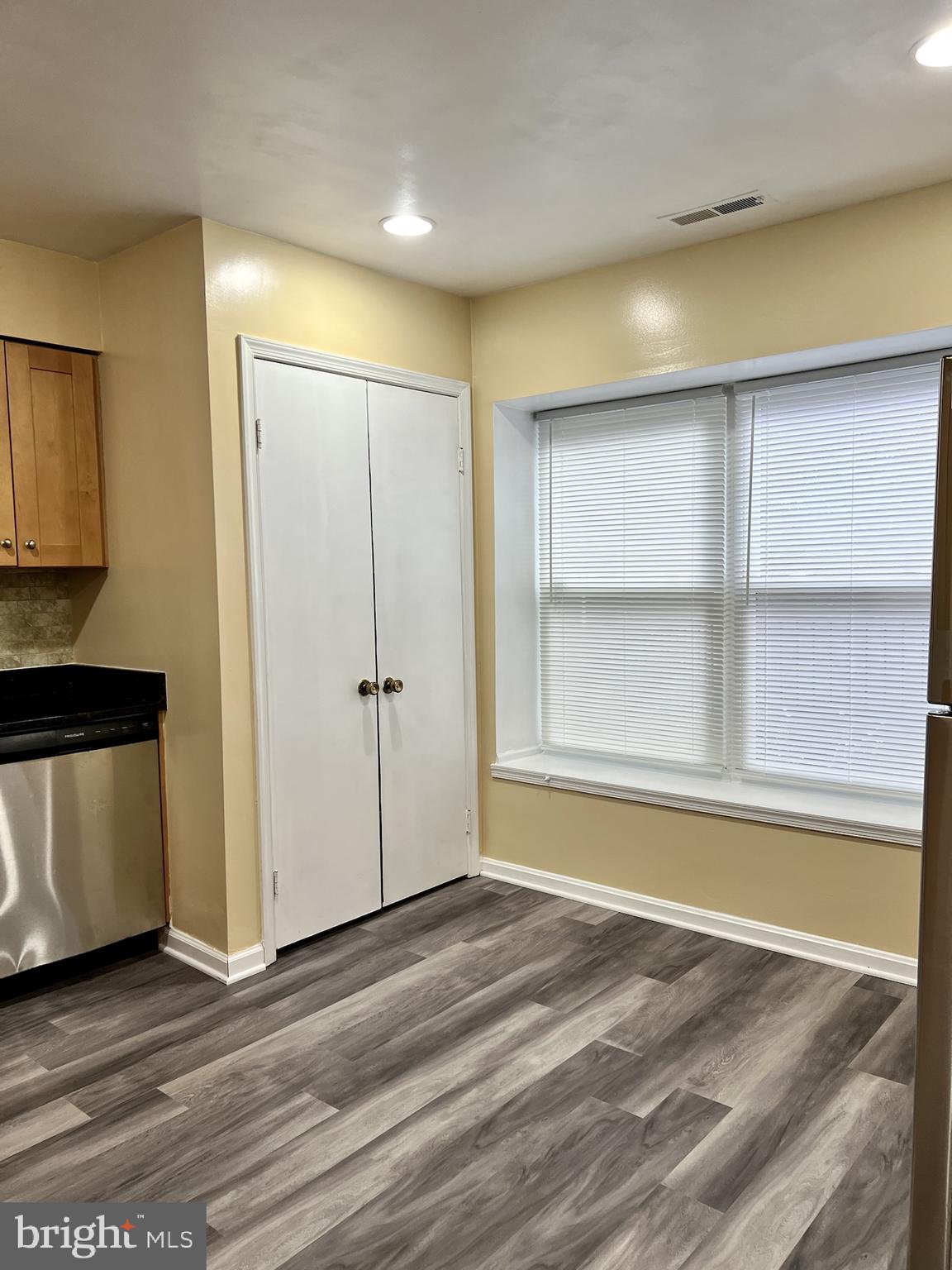 FAIRFAX PLAZA TOWNHOUSES - Residential Lease