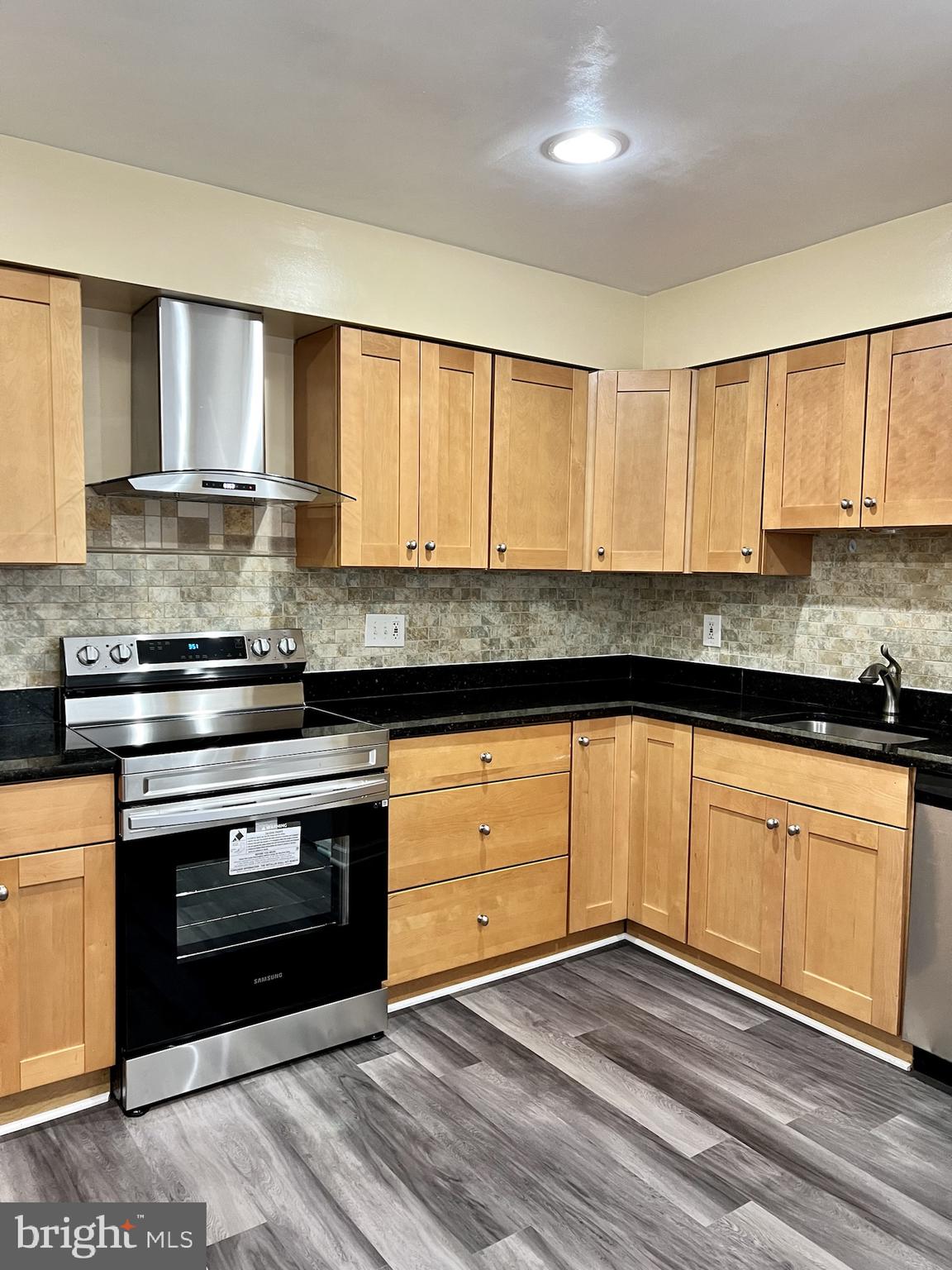 FAIRFAX PLAZA TOWNHOUSES - Residential Lease