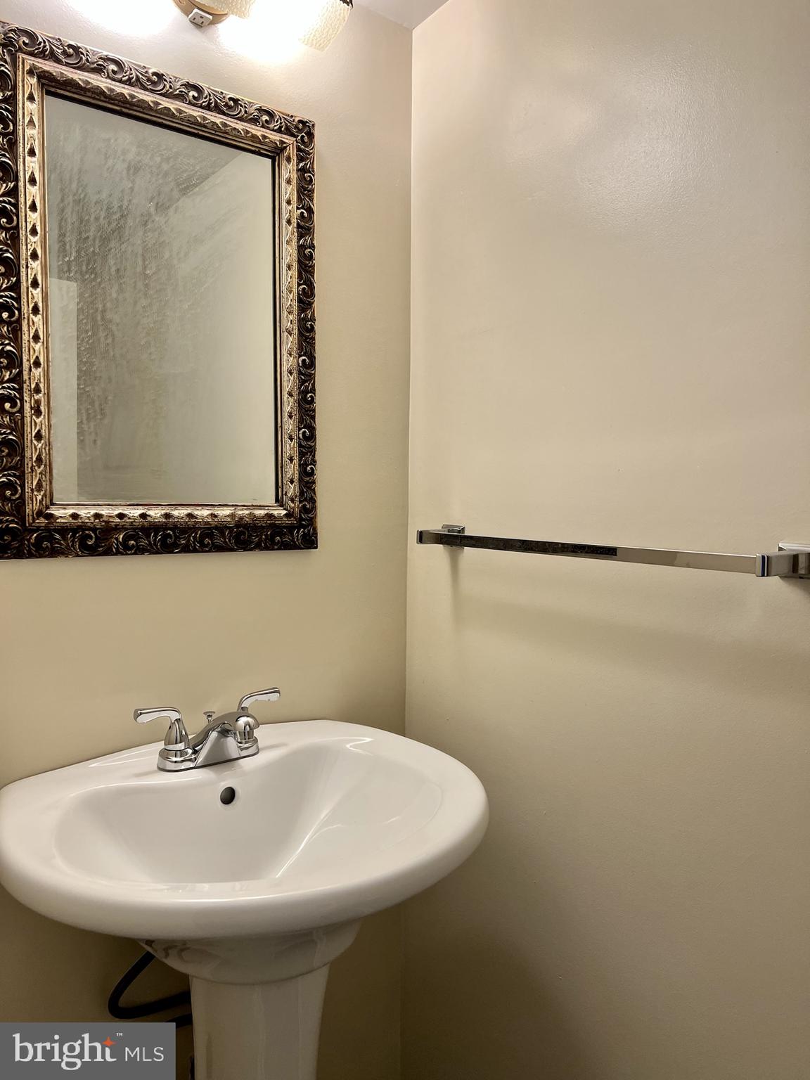 FAIRFAX PLAZA TOWNHOUSES - Residential Lease