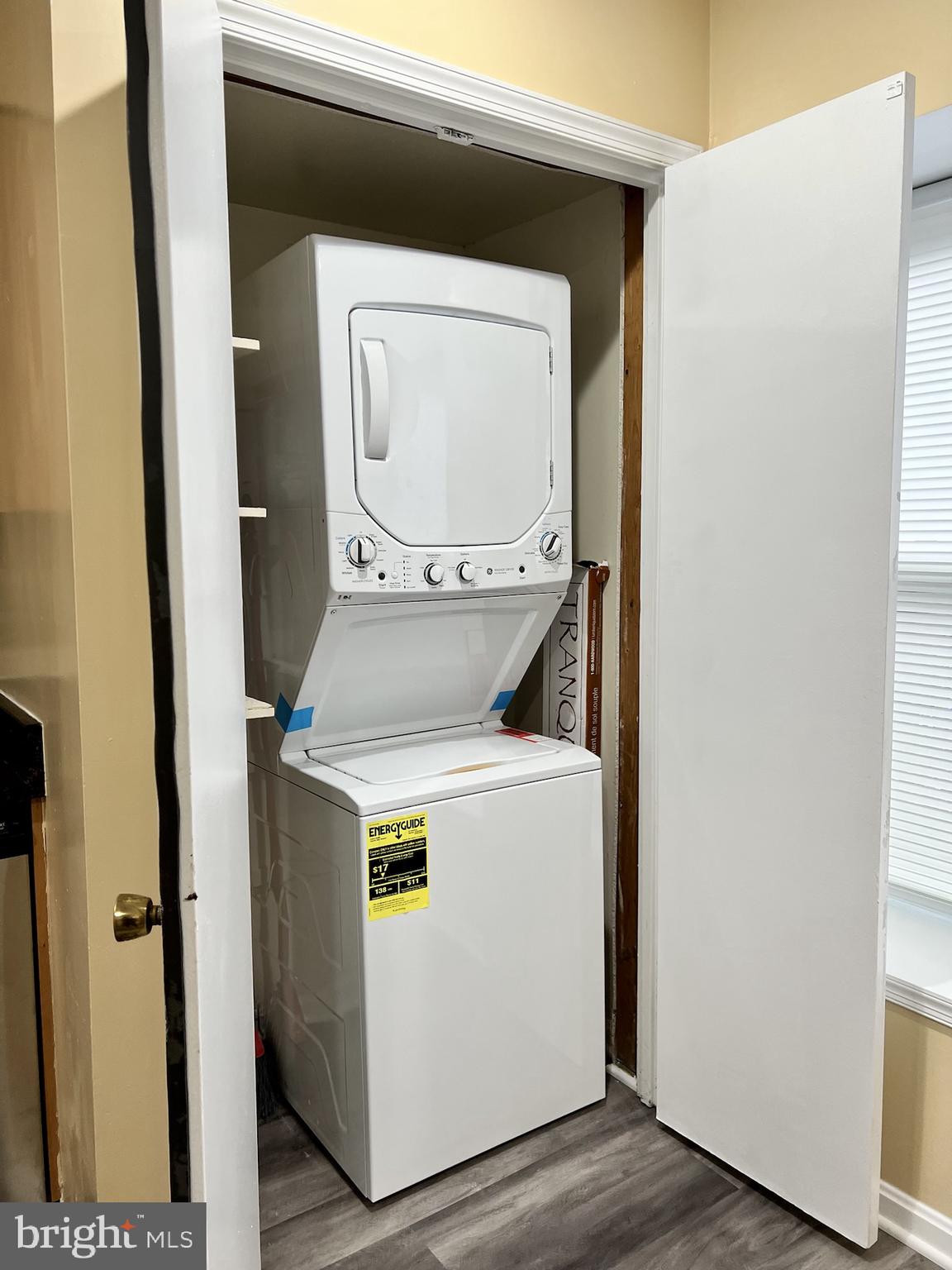 FAIRFAX PLAZA TOWNHOUSES - Residential Lease