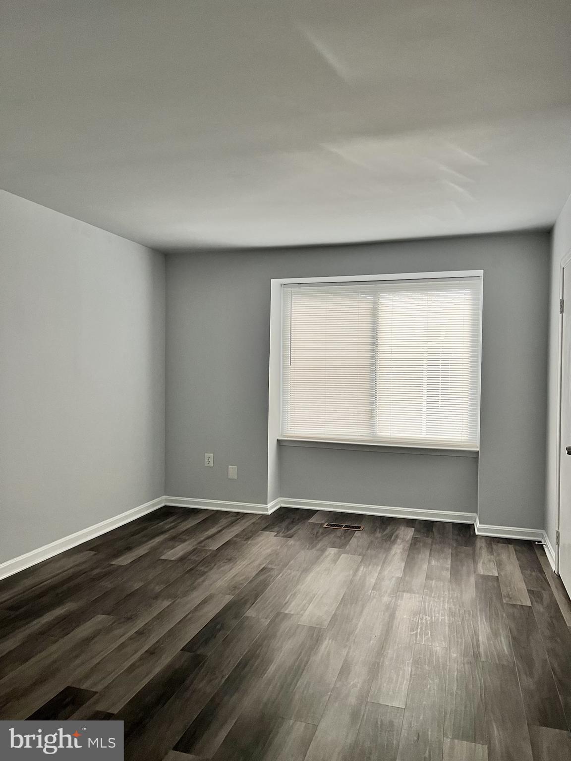 FAIRFAX PLAZA TOWNHOUSES - Residential Lease