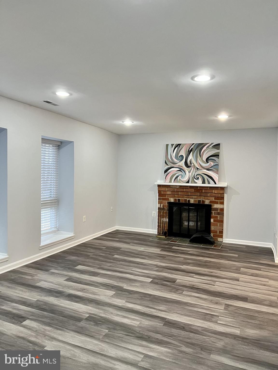 FAIRFAX PLAZA TOWNHOUSES - Residential Lease