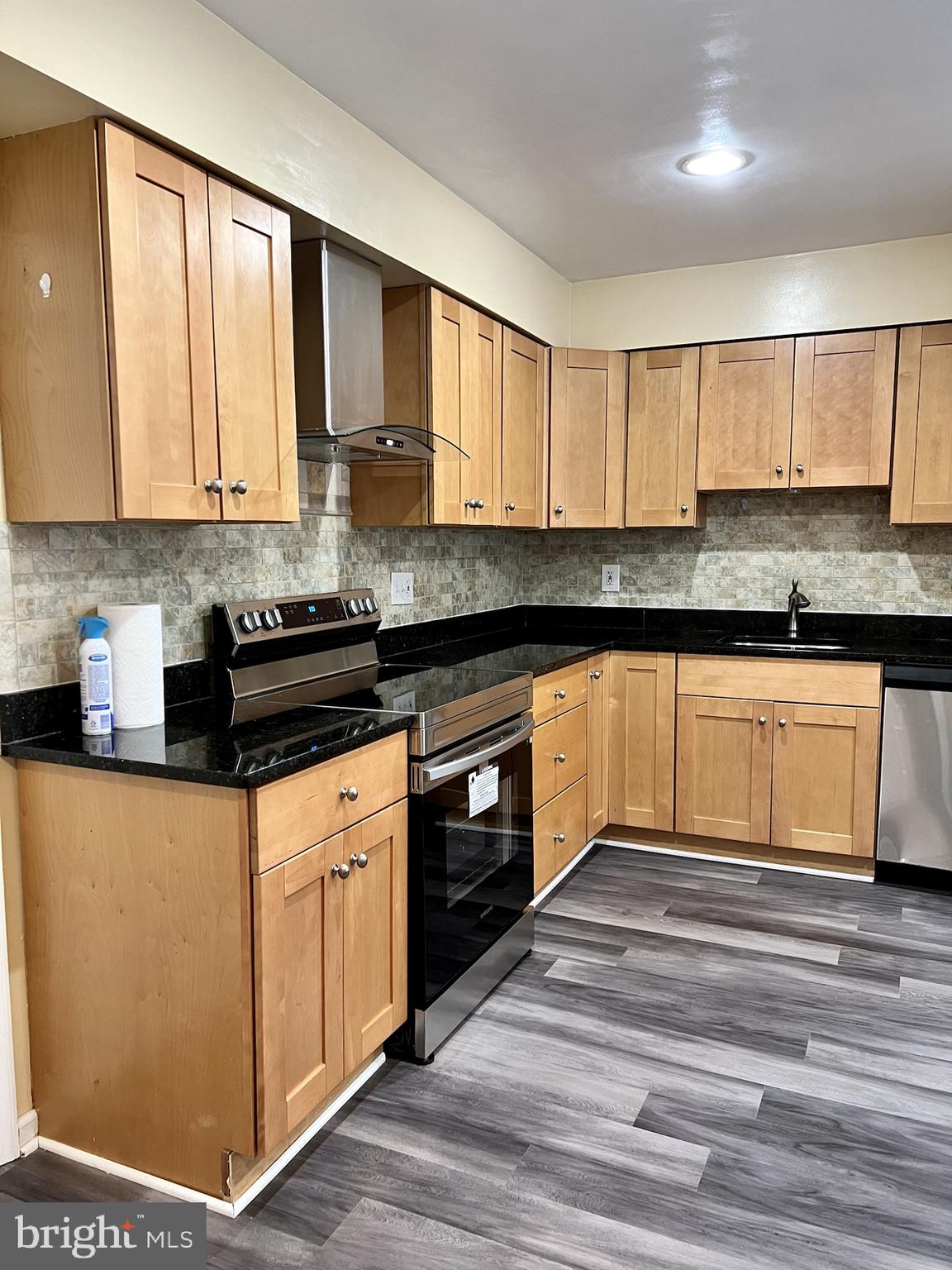 FAIRFAX PLAZA TOWNHOUSES - Residential Lease