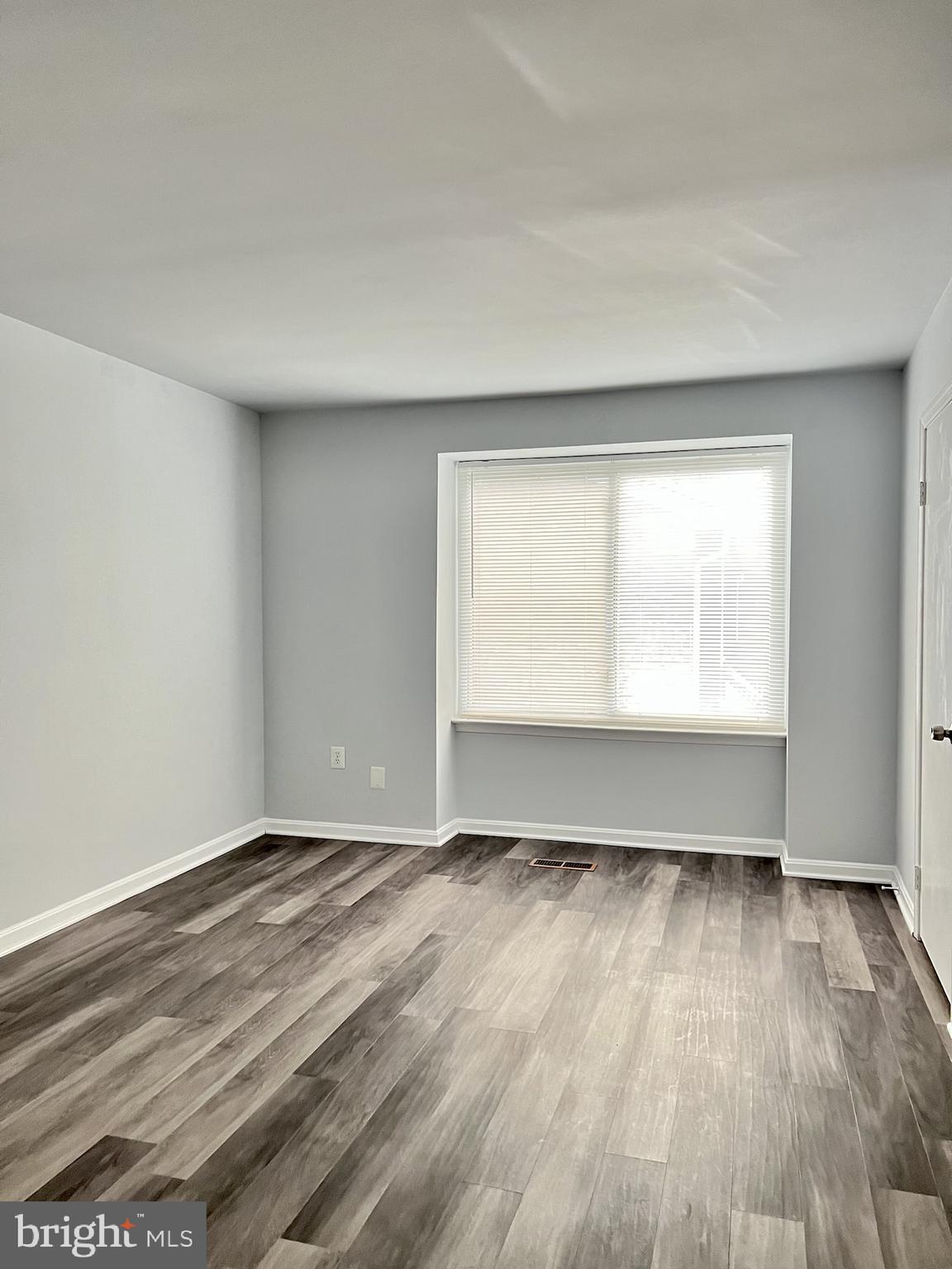 FAIRFAX PLAZA TOWNHOUSES - Residential Lease