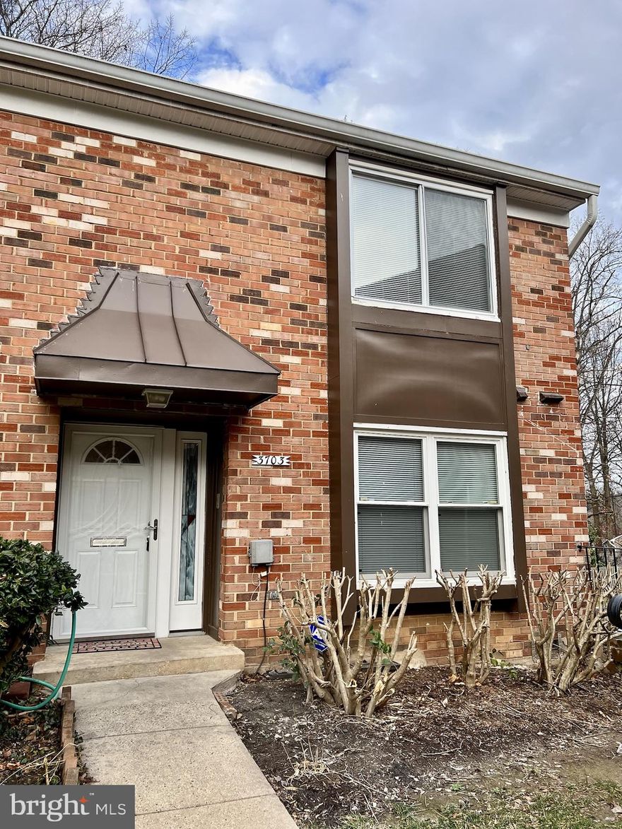 AVAILABLE IMMEDIATELY. OPEN BRIGHT 2 LEVELS TOWNHOUSE CONDO WITH UPDATED BATHS, KITCHEN ,FRESHLY PAINT,1610 SQ FT END UNIT FEATURES 3 BR, 2.5 BATH. MANTUA/FROST/WOODSON PYRAMID. NO PET NO SMOKER. $50/PERSON APPLICATION FEE & DEPOSIT MUST BE IN CERTIFIED FUND