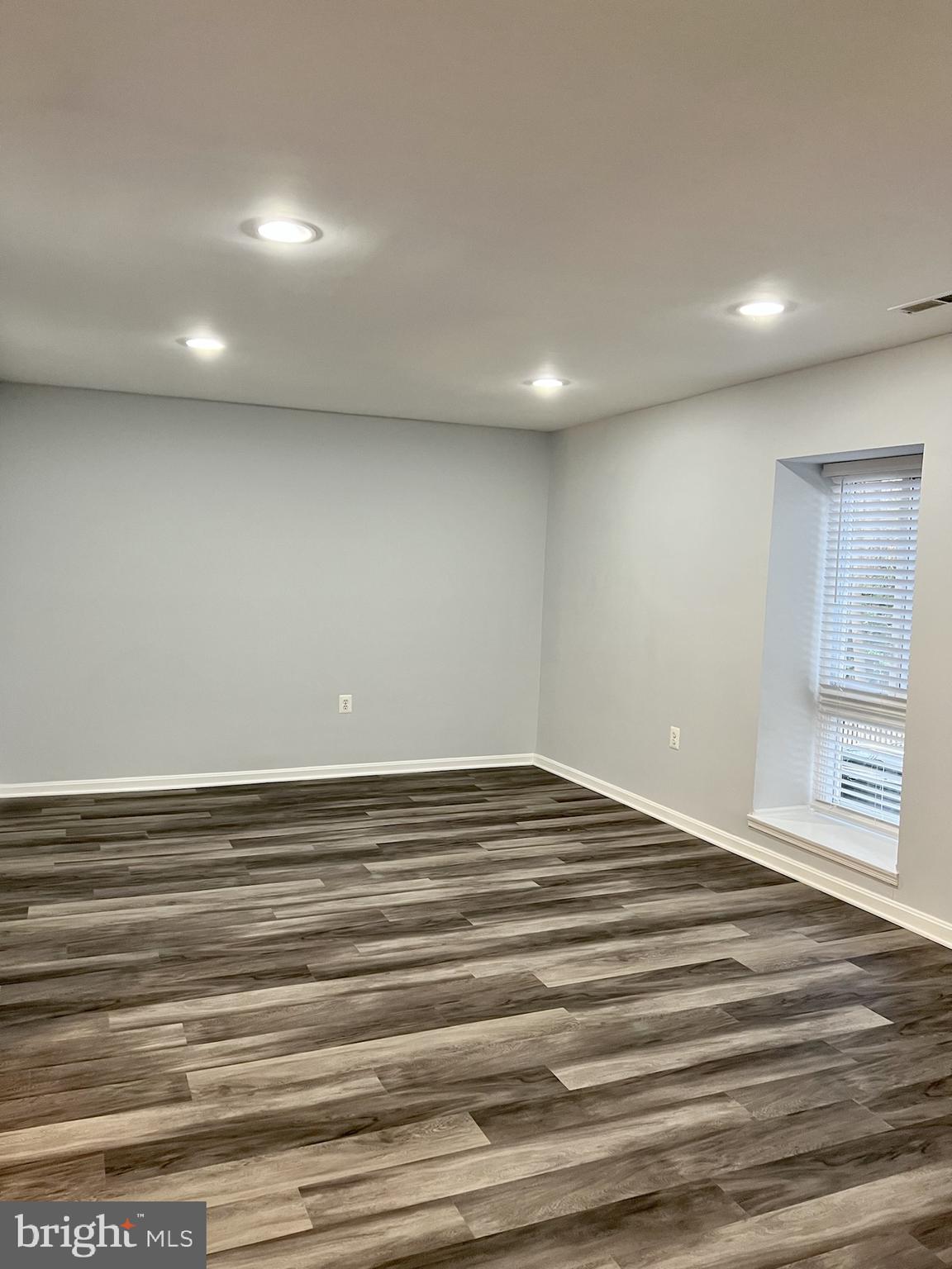 FAIRFAX PLAZA TOWNHOUSES - Residential Lease