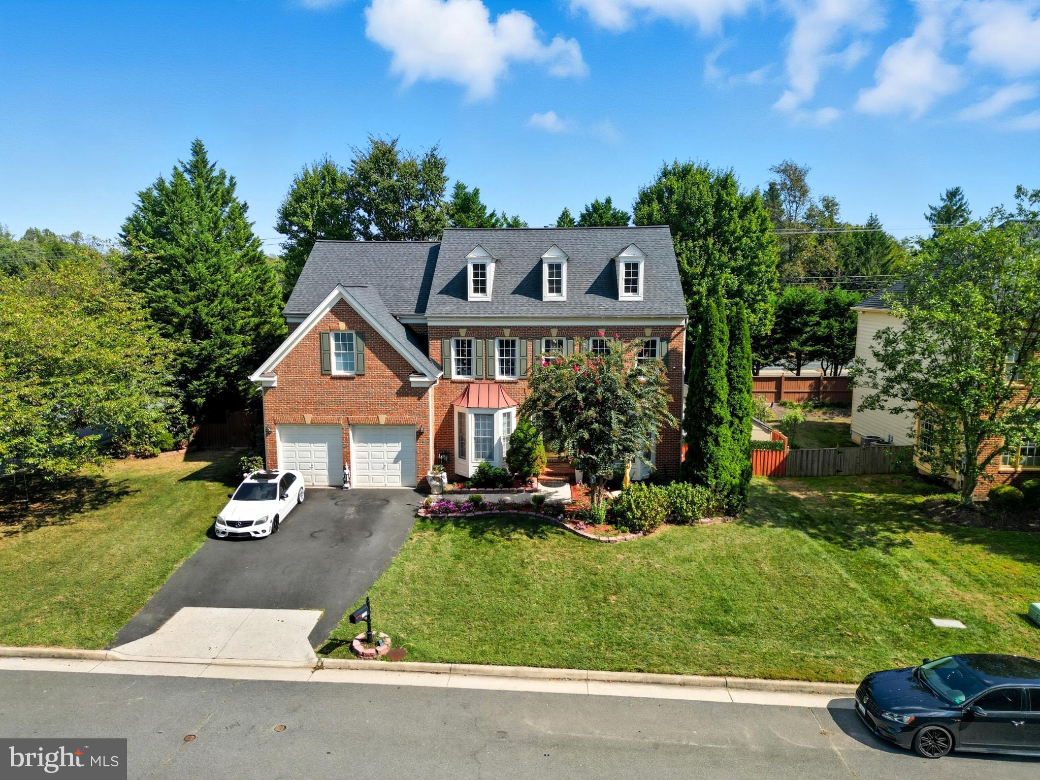 2725 ROBALEED WAY