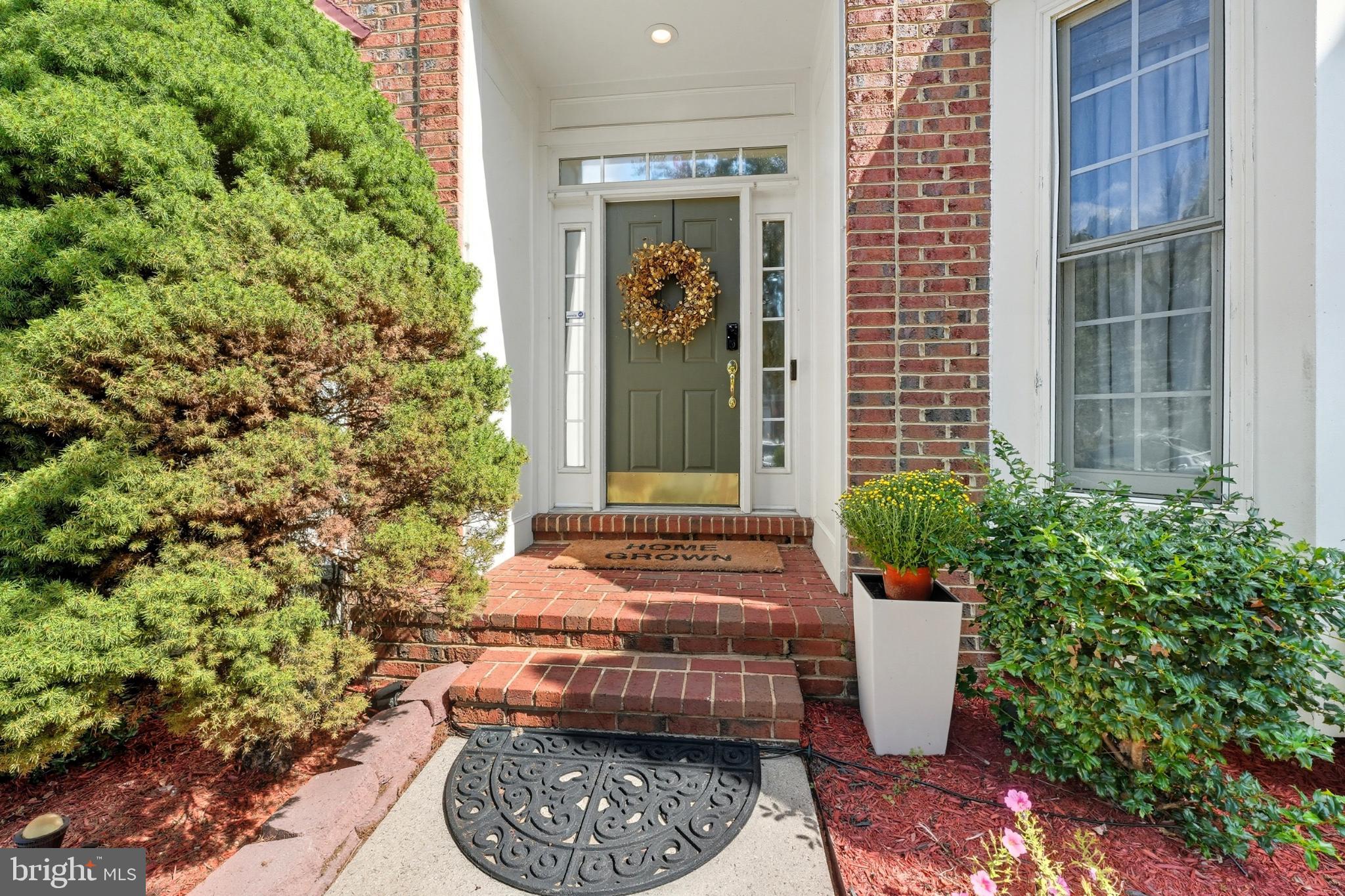 2725 ROBALEED WAY