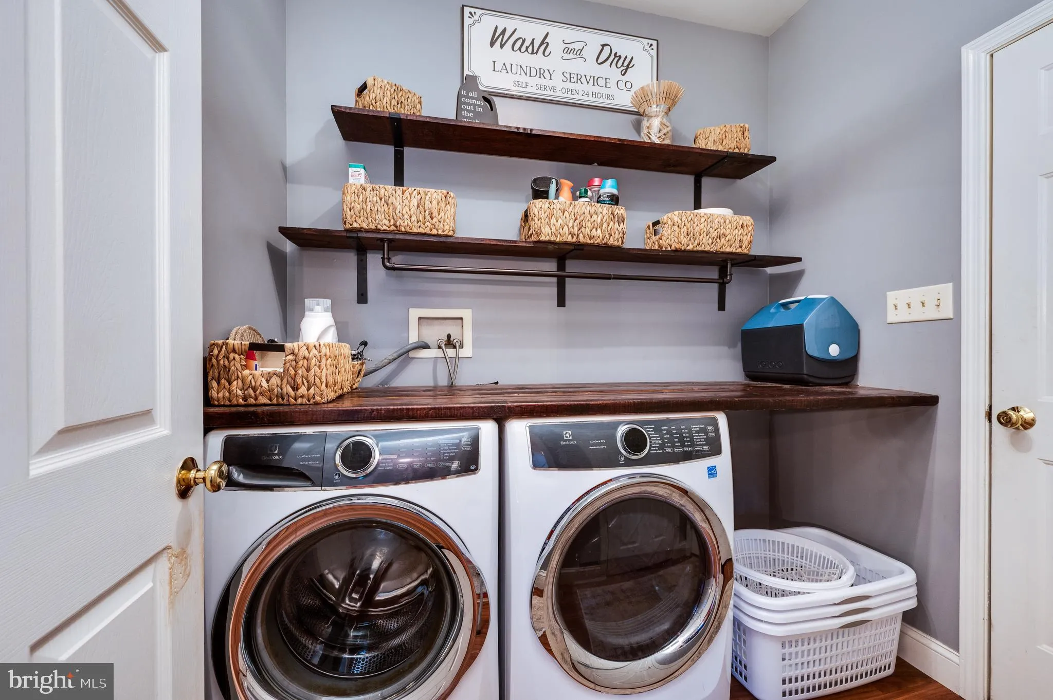 Mohnton, Pennsylvania 19540, United States, 4 Bedrooms Bedrooms, ,4 BathroomsBathrooms,Residential,Active,244256