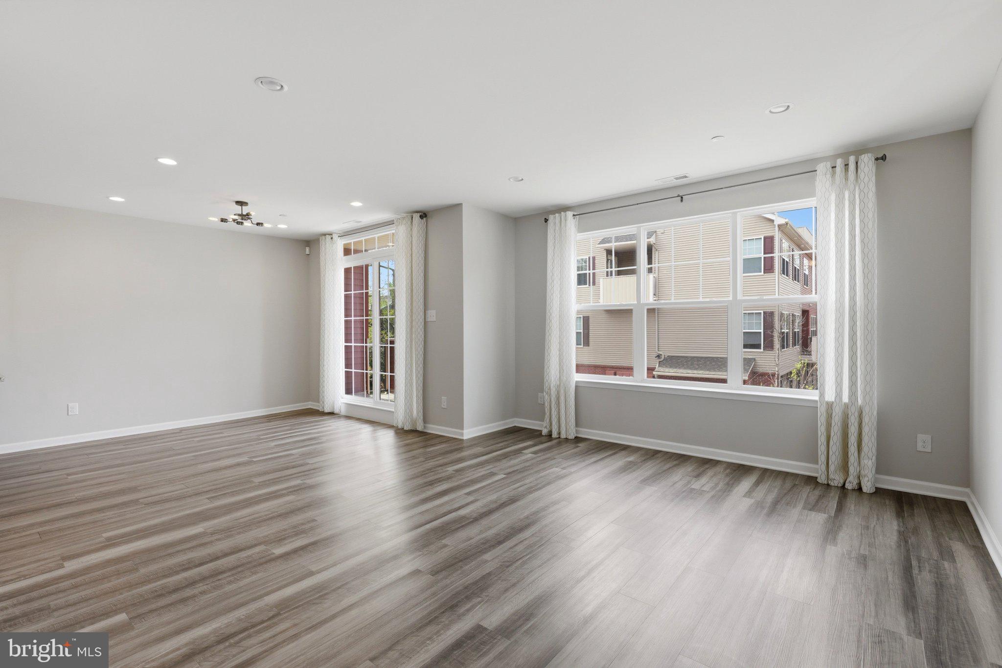 ARBOR KNOLL - Residential