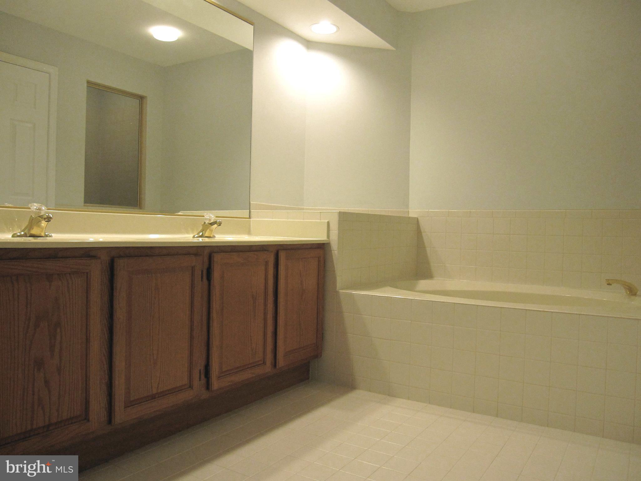 RIVA TRACE/SPRING PLACE - Residential