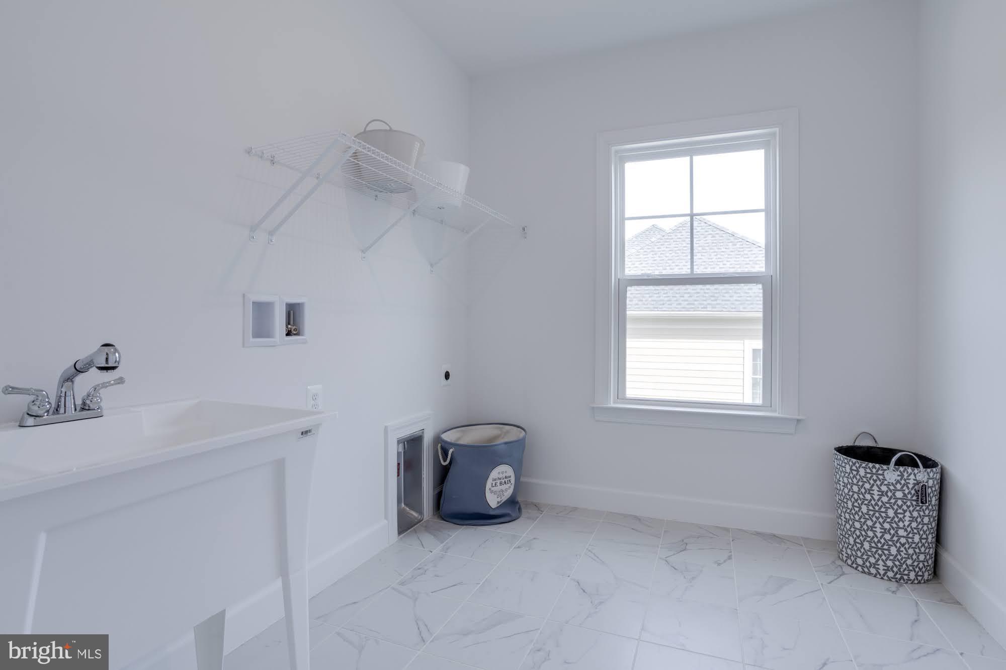 FAIRFAX ACRES - Residential