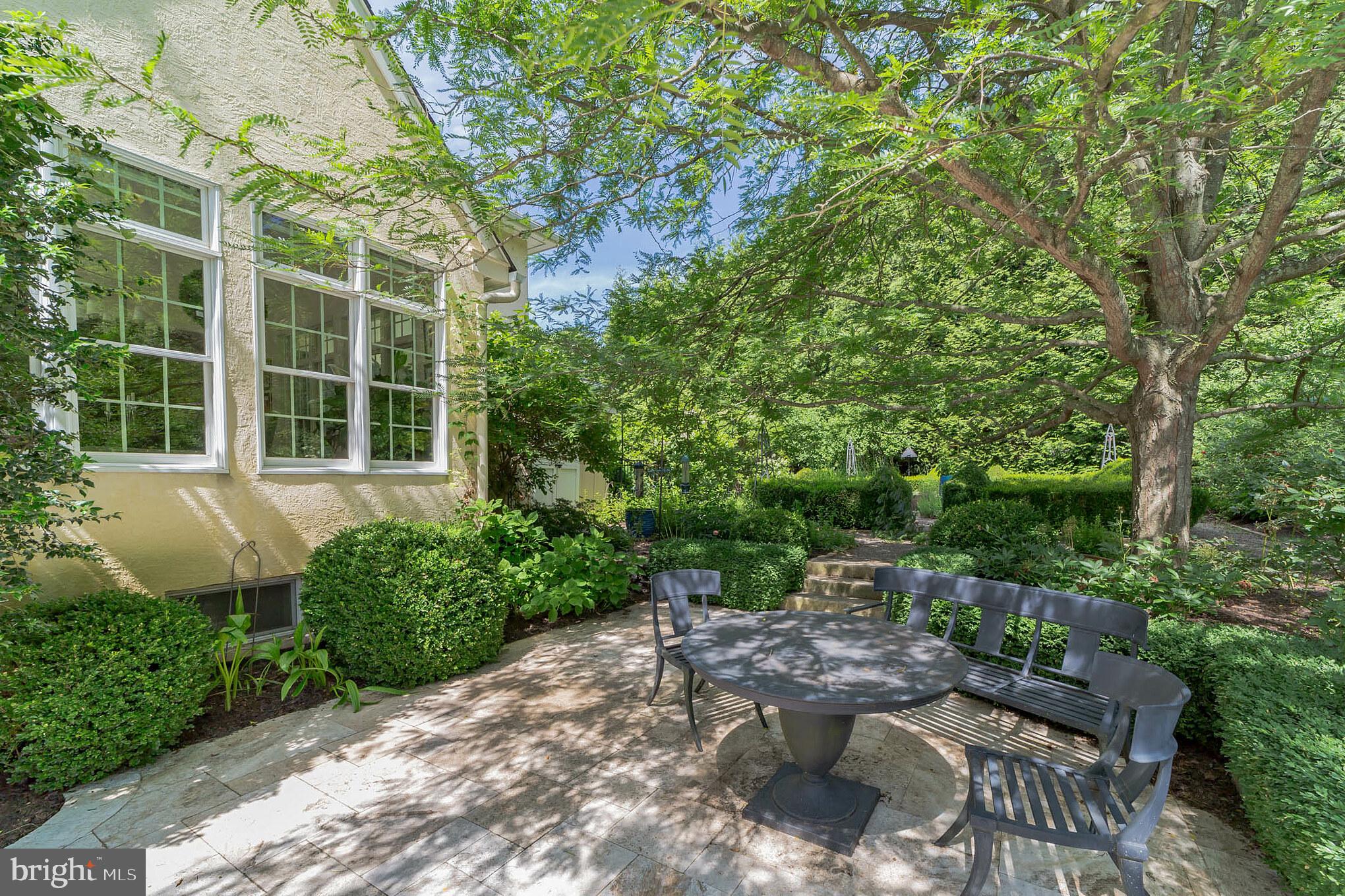 WHITEGATE - Residential