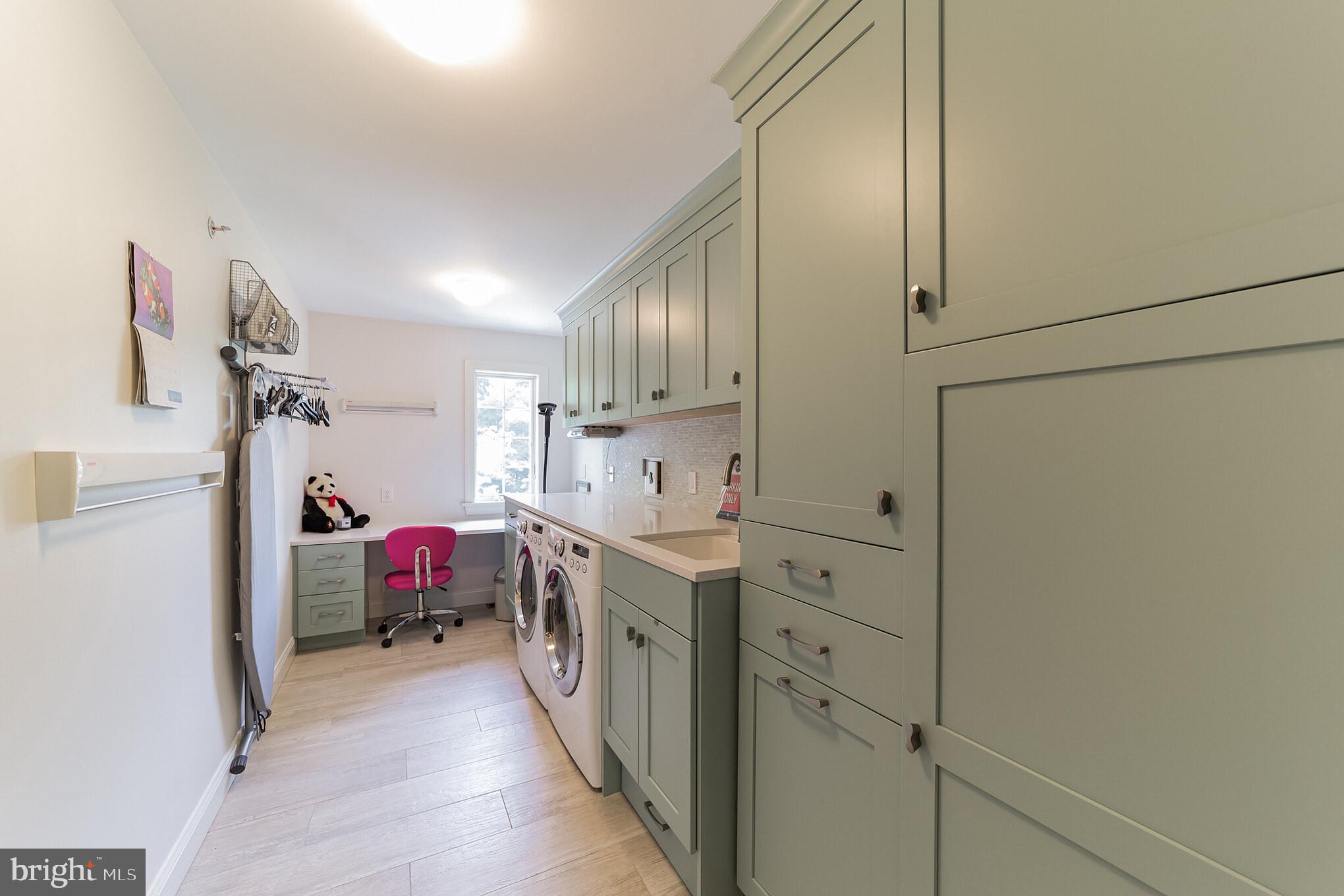 WHITEGATE - Residential