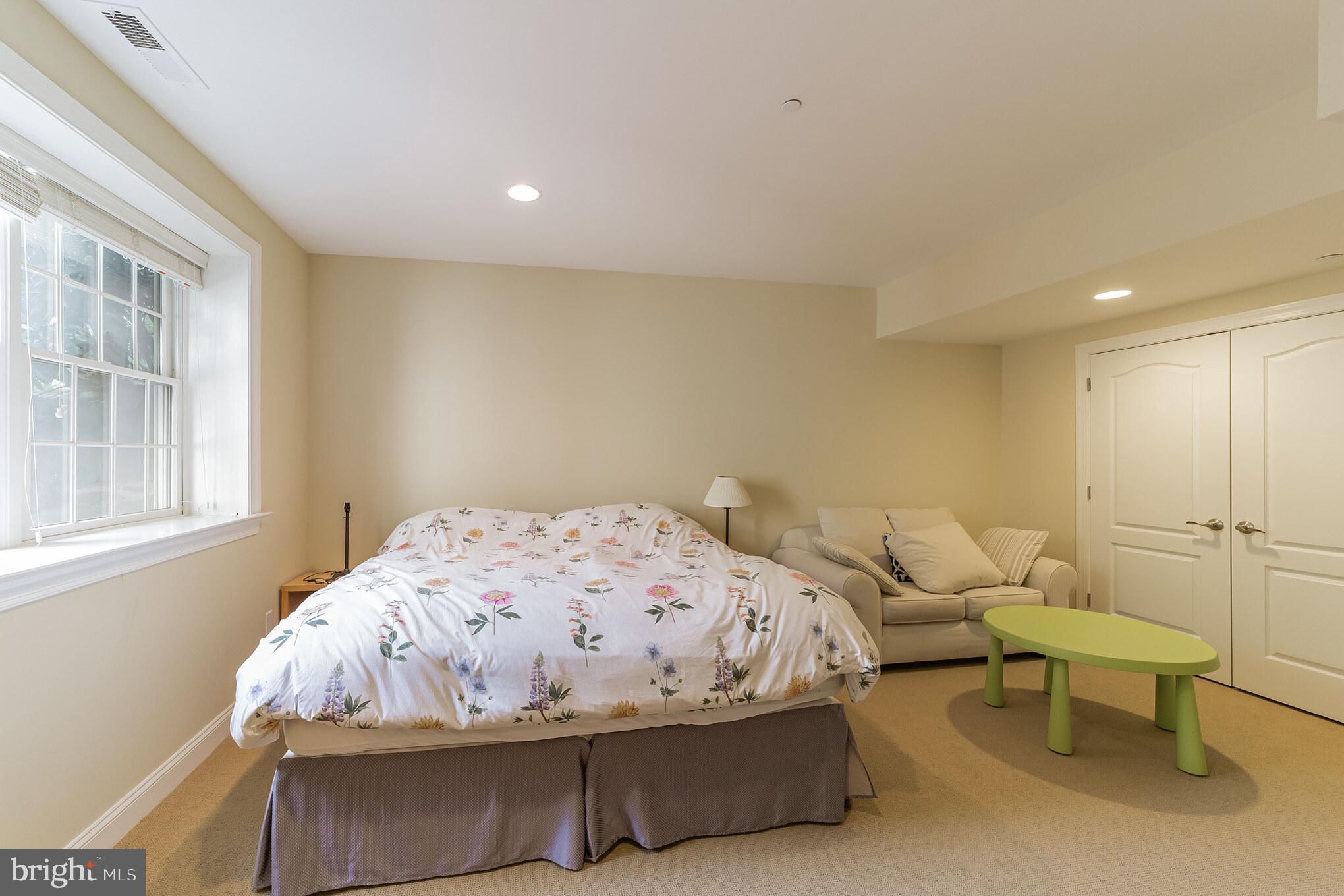 WHITEGATE - Residential